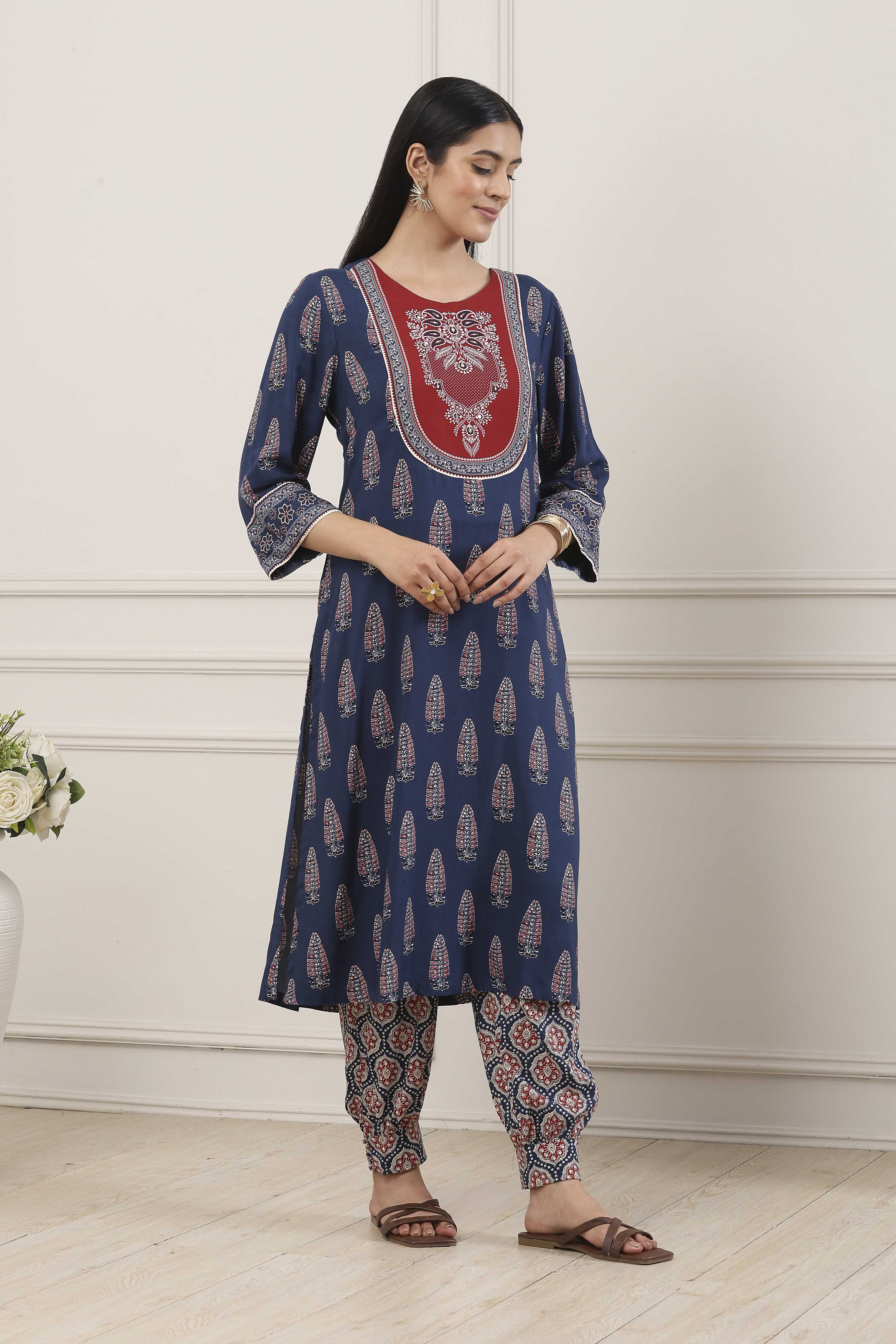 Blue Viscose Rayon Straight Kurta Pants Set image number 5