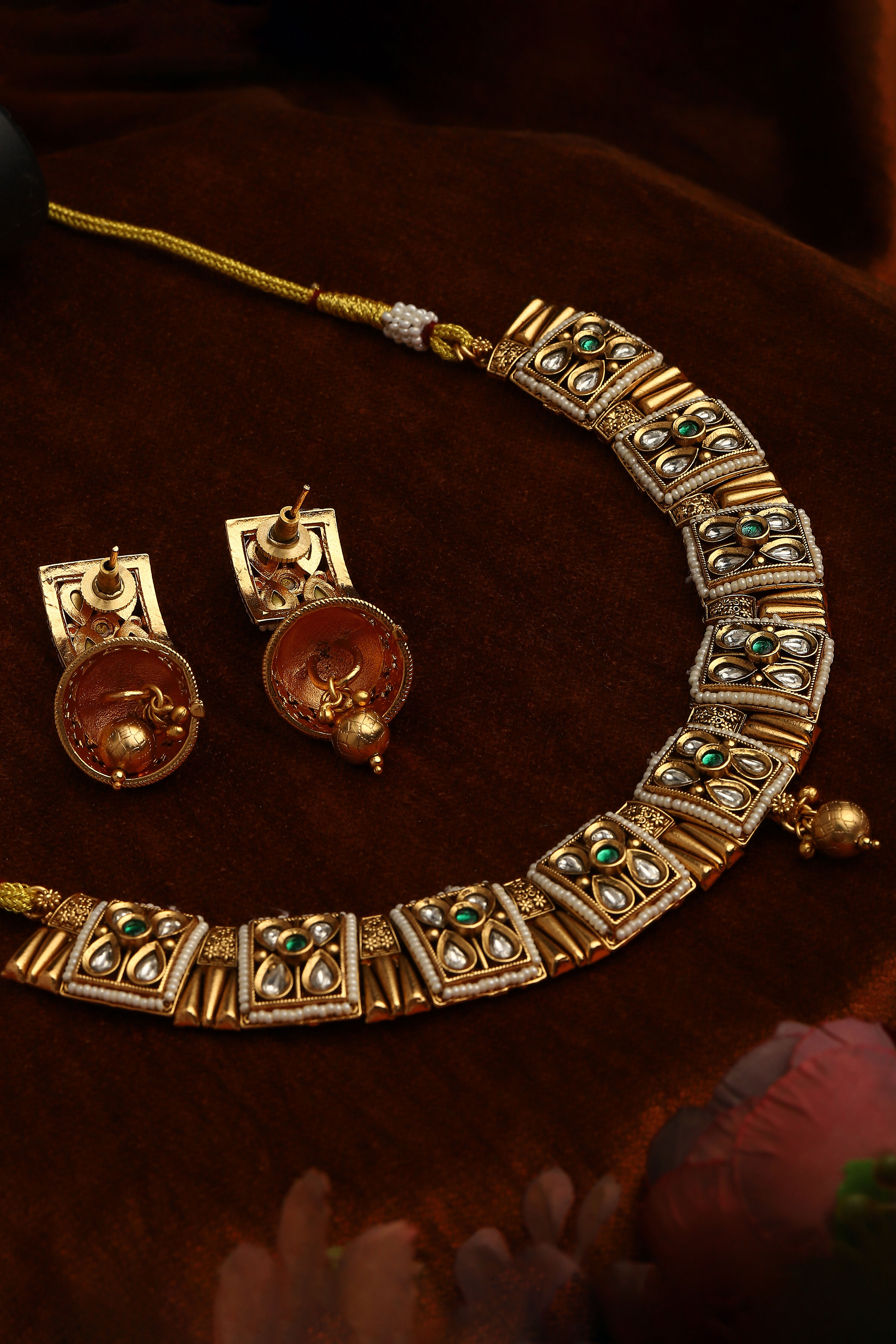 Green Alloy Necklace Set image number 2