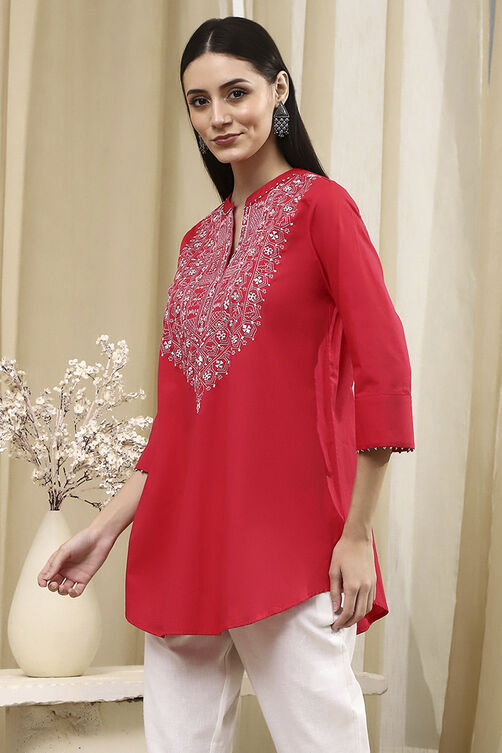 Raspberry Embroidered Straight Short Kurta image number 2