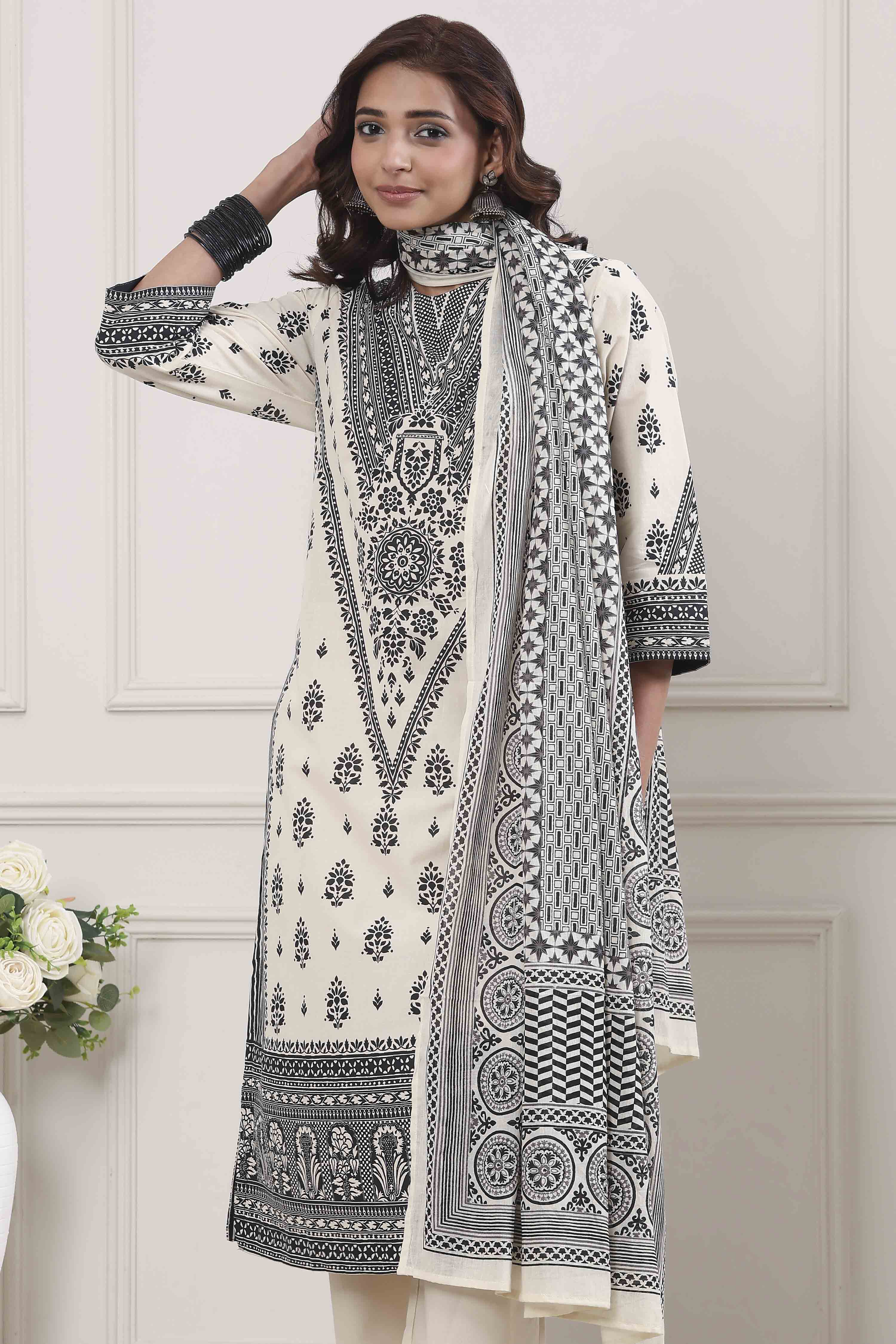 Off White Cotton Straight Suit Set image number 7