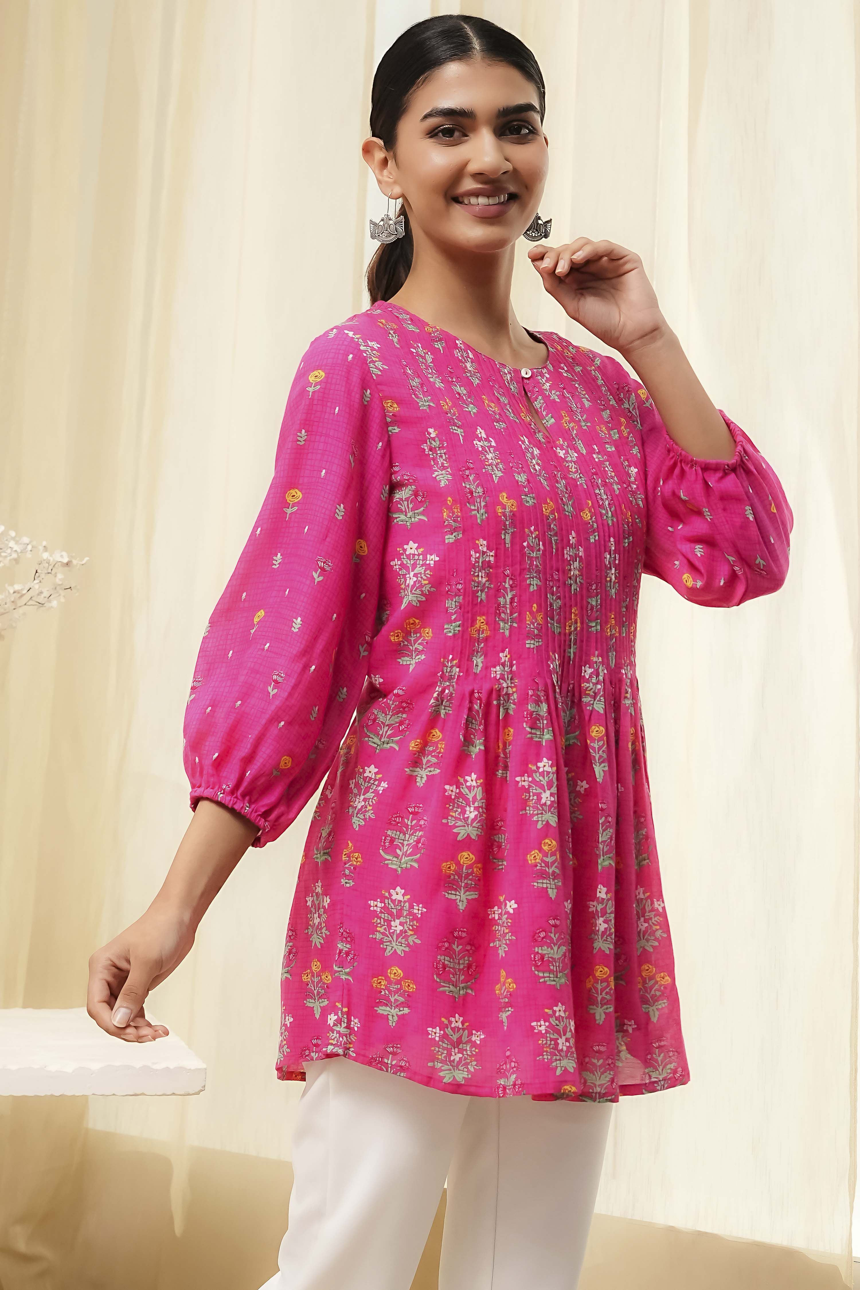 Pink Straight Printed Short Kurta image number 4