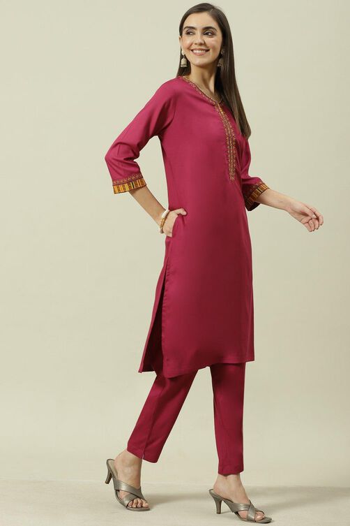 Black Solid LIVA Straight Kurta Regular Pant Suit Set image number 0