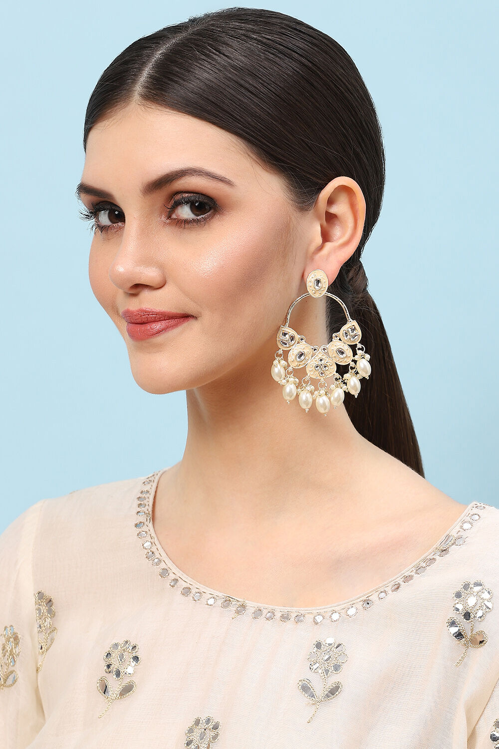White Alloy Earrings image number 3