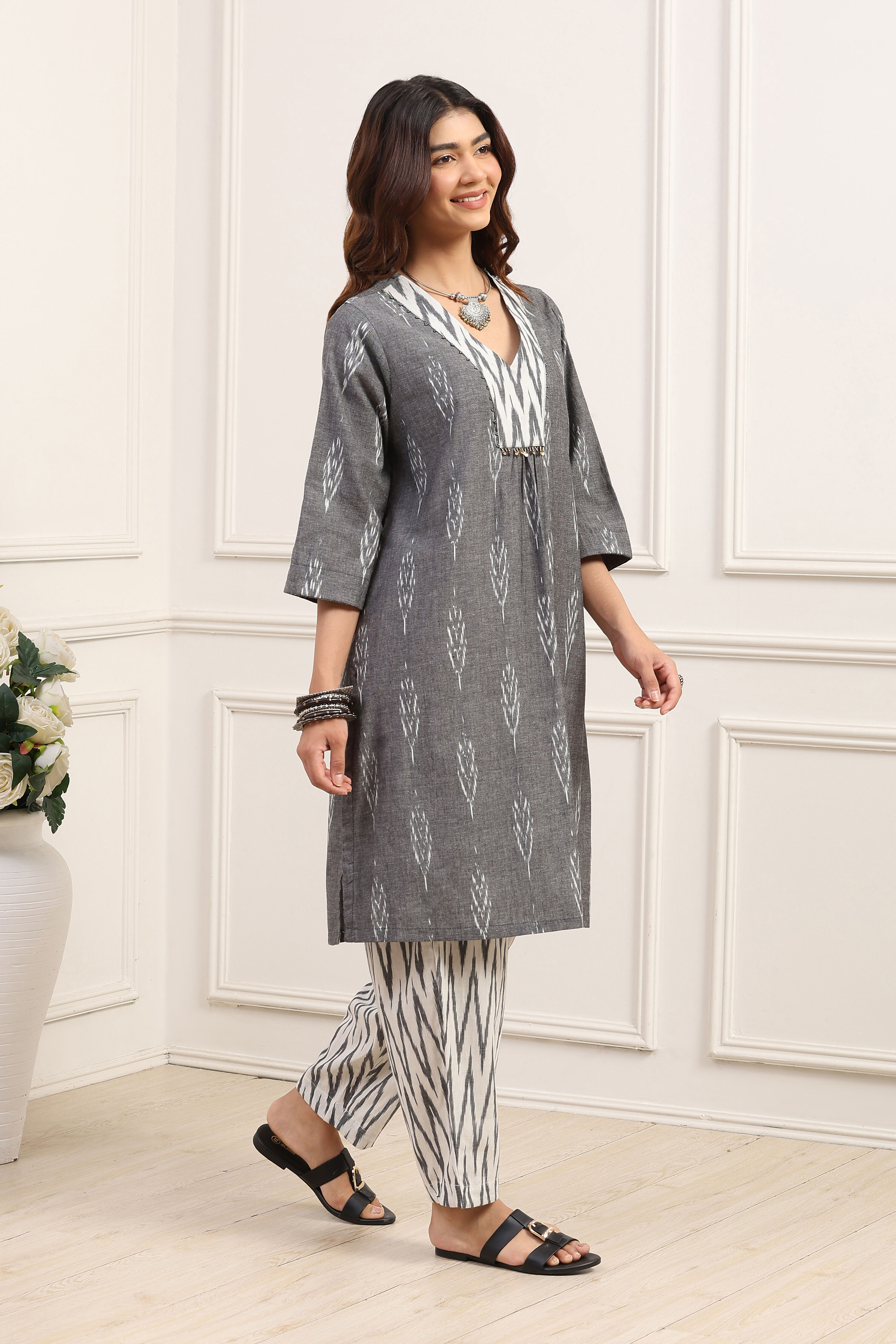 Grey Cotton Straight Suit Set image number 5