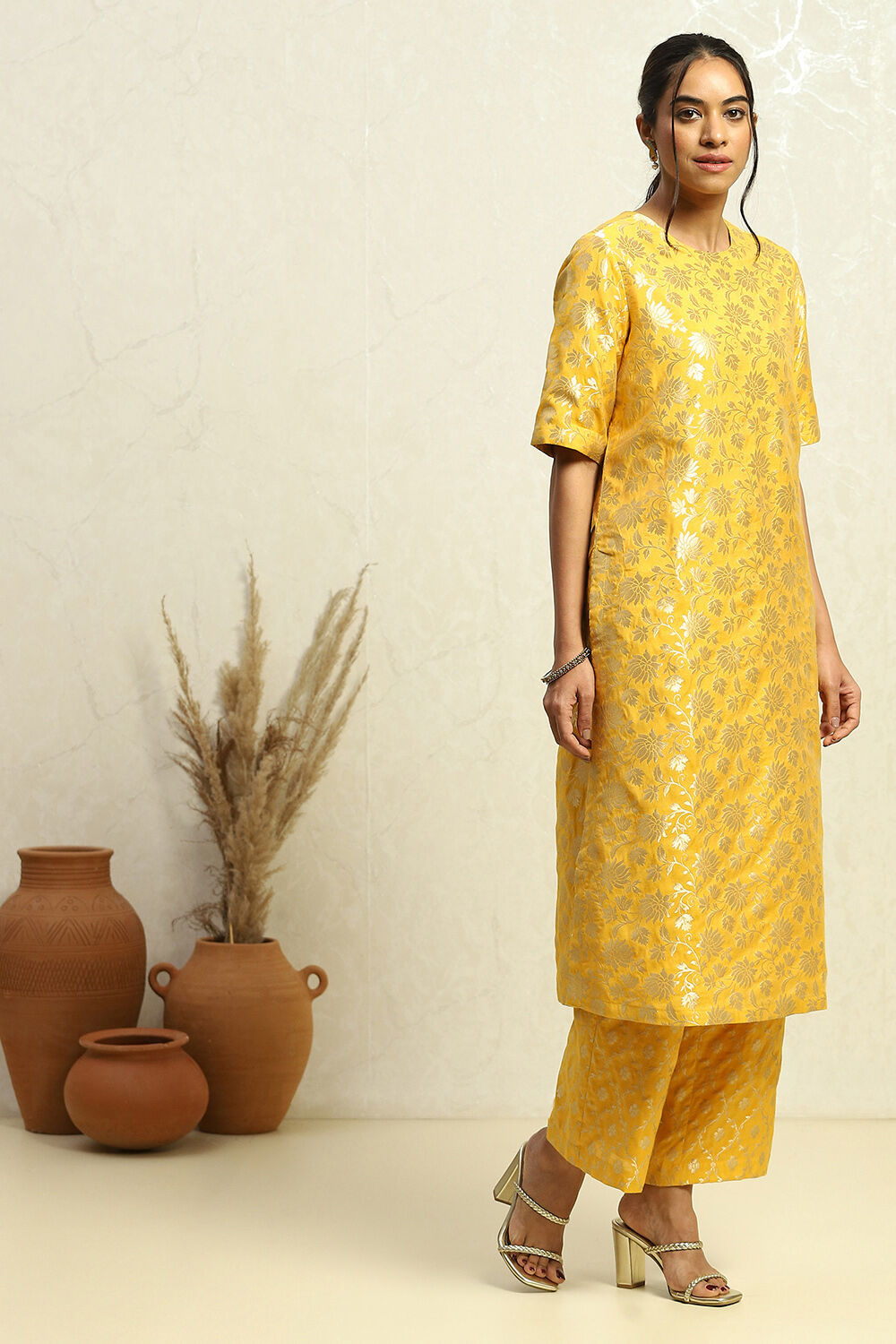 Yellow Jacquard Floral Yarn-Dyed Straight Kurta Set image number 4