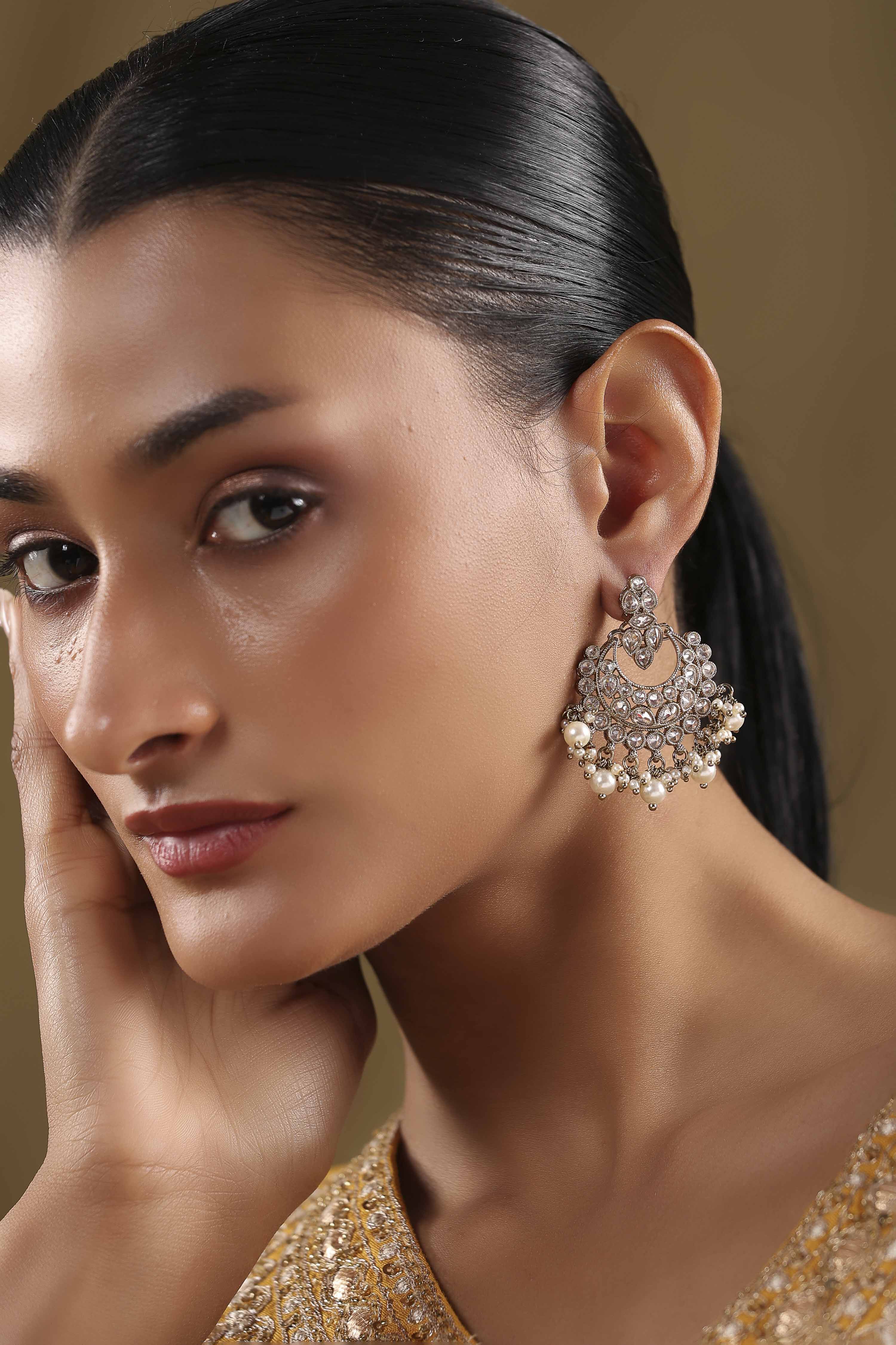 White Alloy Chaandbali image number 3