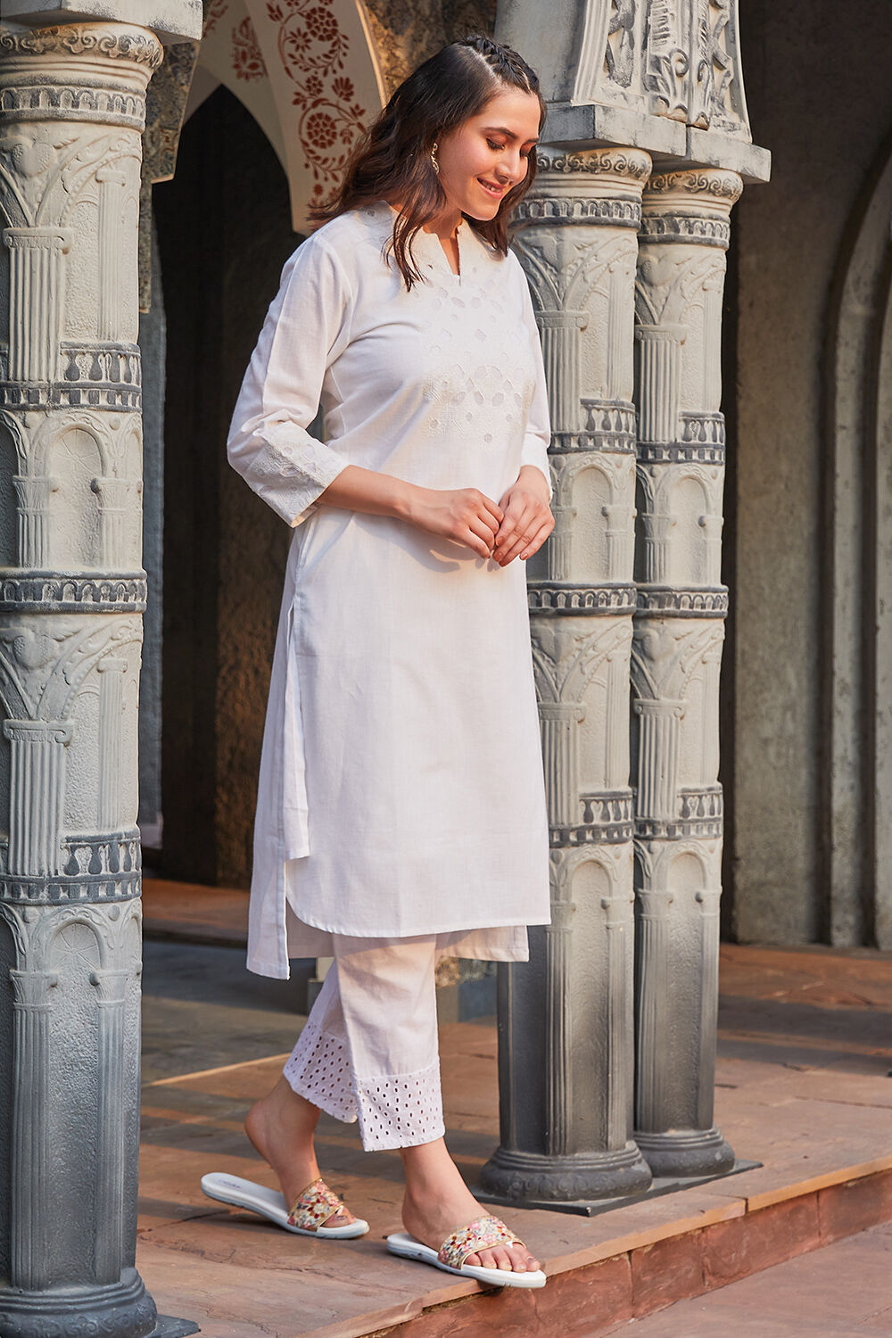 White Cotton Solid Straight Kurta image number 5
