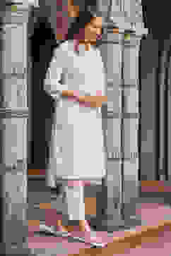 White Cotton Solid Straight Kurta image number 5