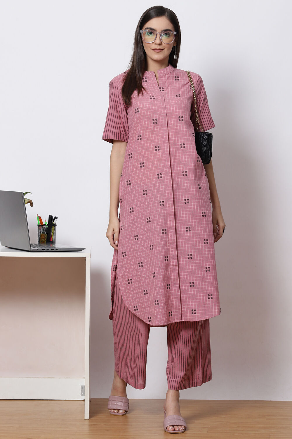 Pink Clay Cotton Straight Fusion Yarndyed Kurta Set image number 6