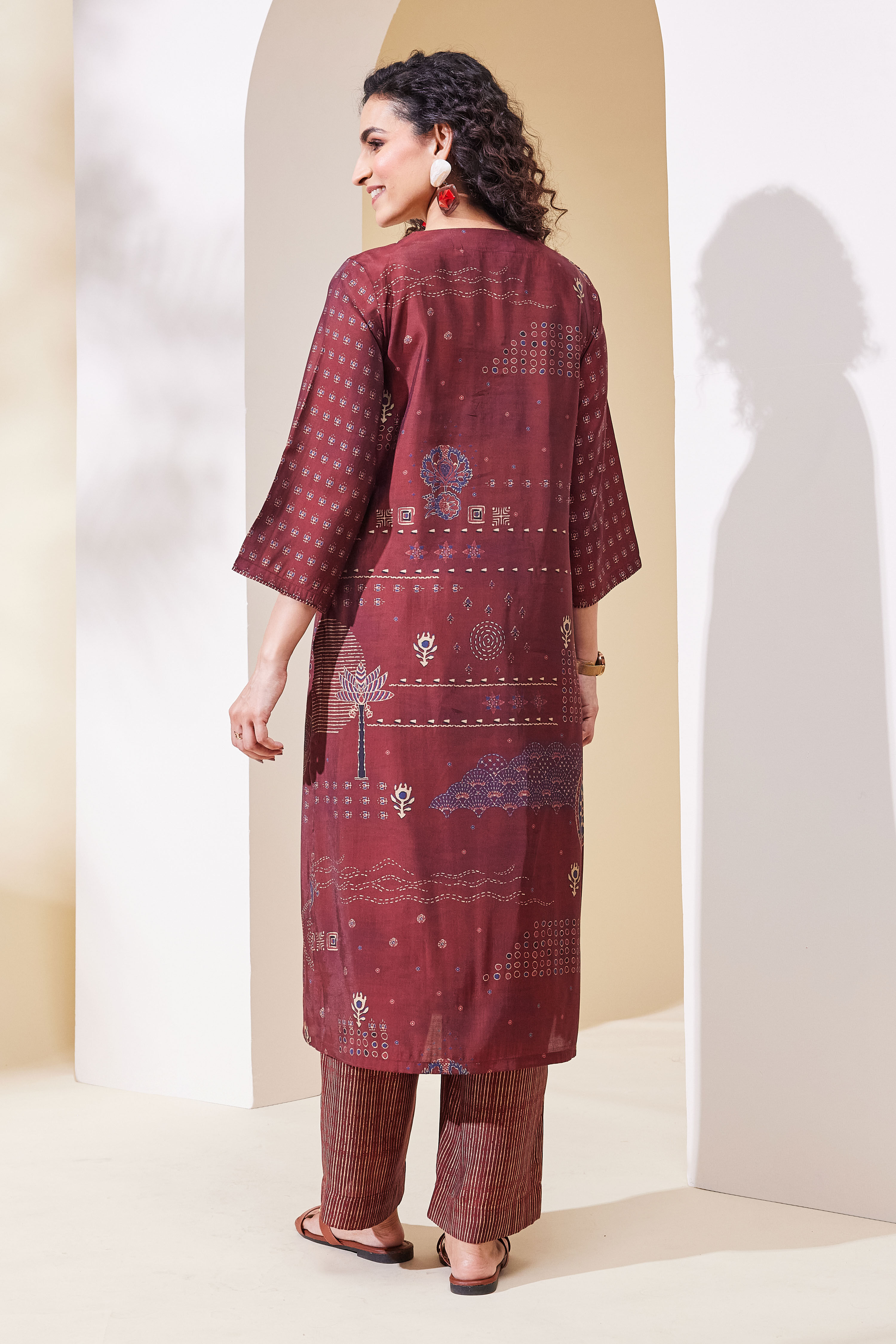 Maroon Viscose Blend Straight Kurta Set image number 4