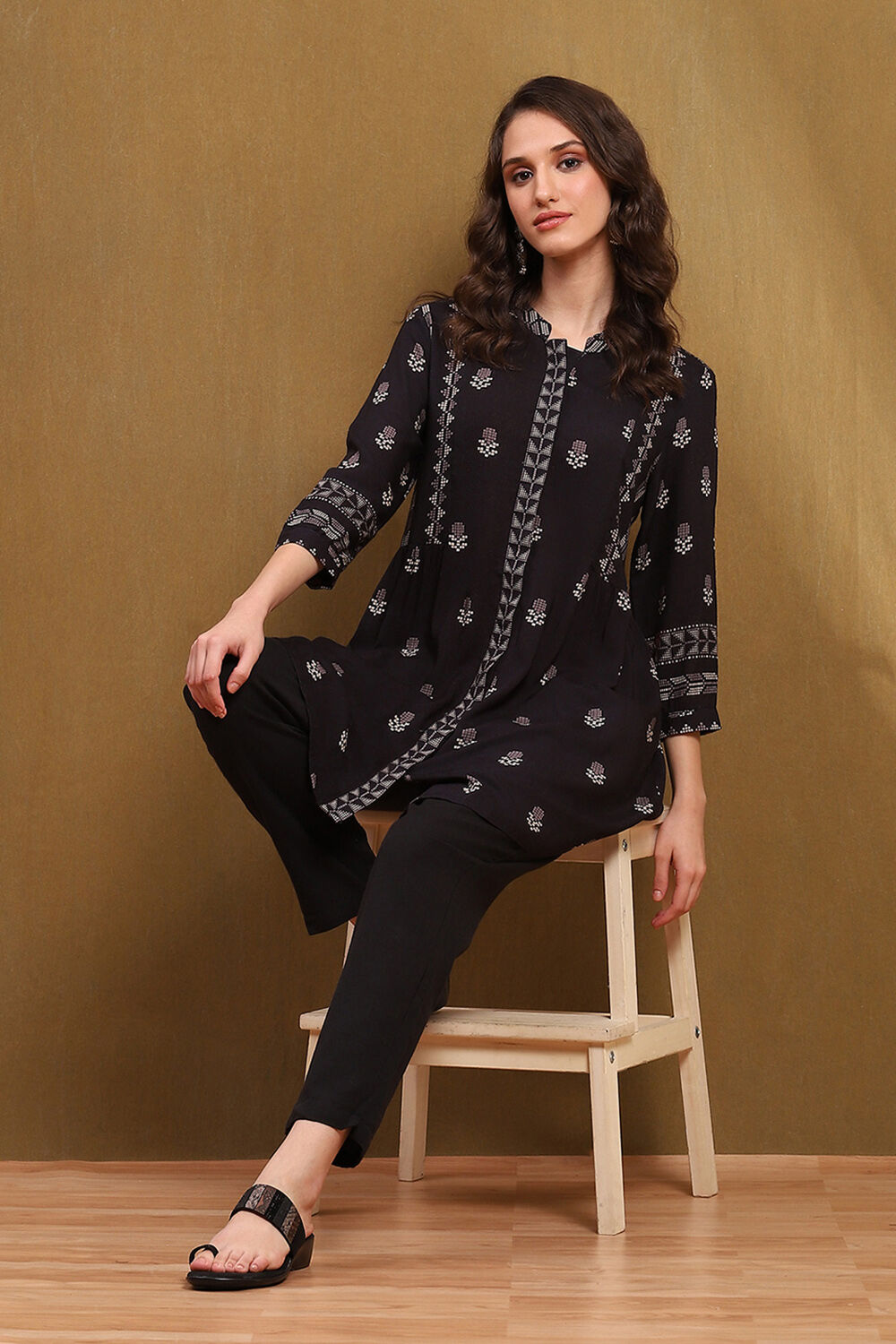 Black Floral Printed Gathered Short Kurta image number 0
