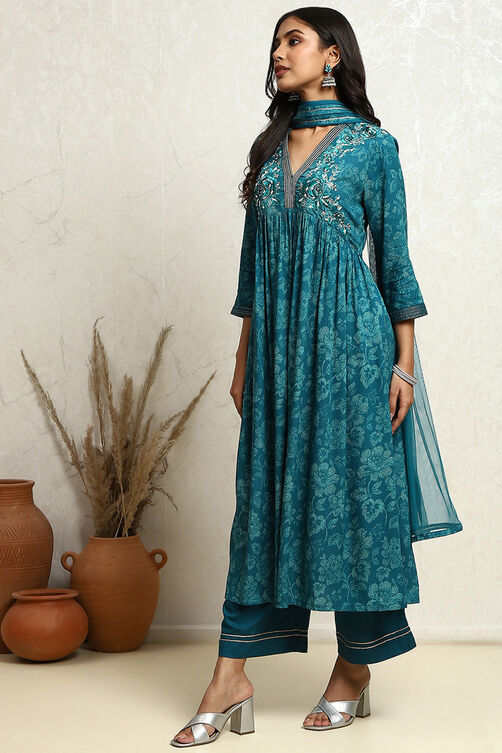 Fuchsia Floral Printed Flared Suit Set image number 3