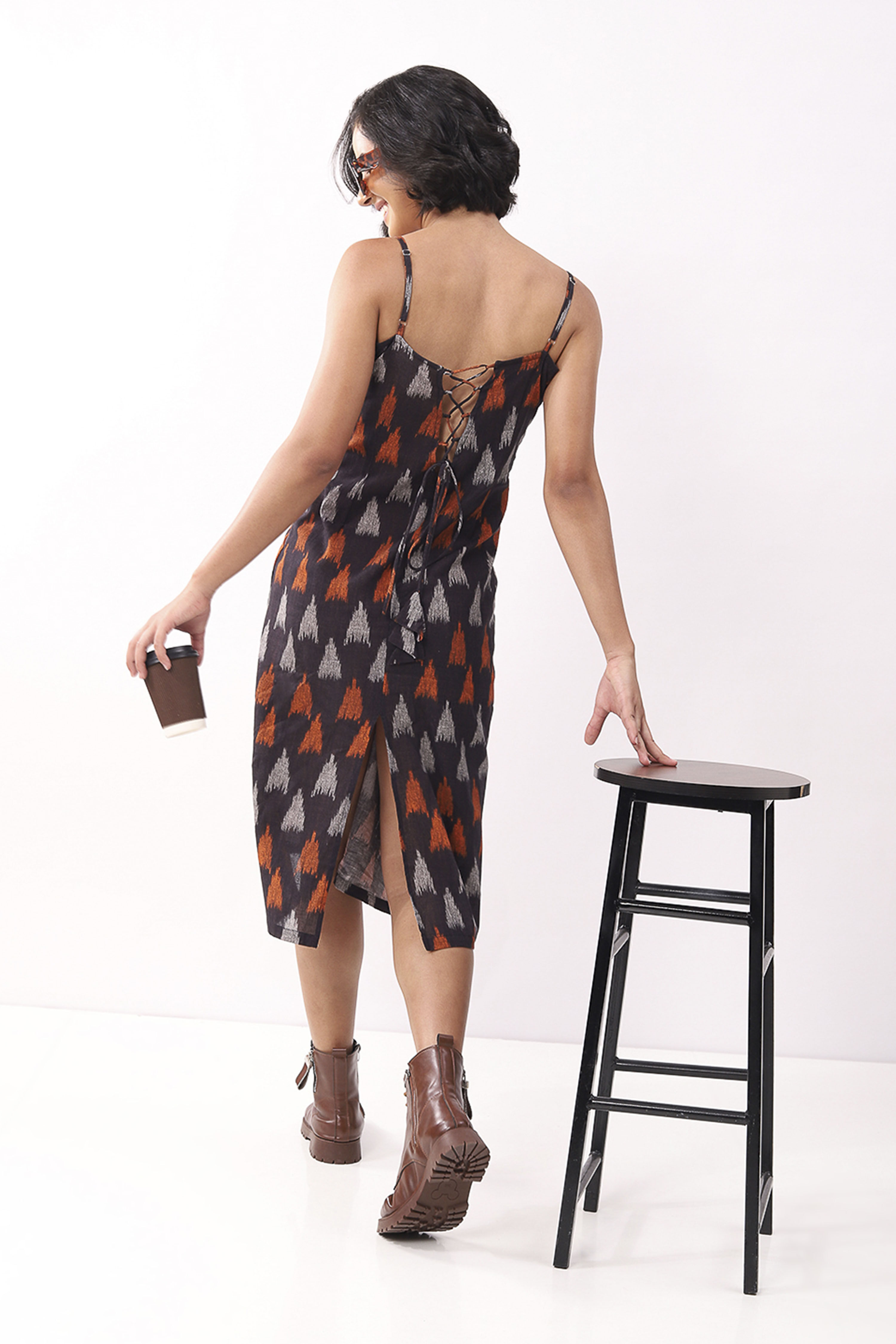 Black Cotton Abstract Printed Strappy Midi Dress image number 3