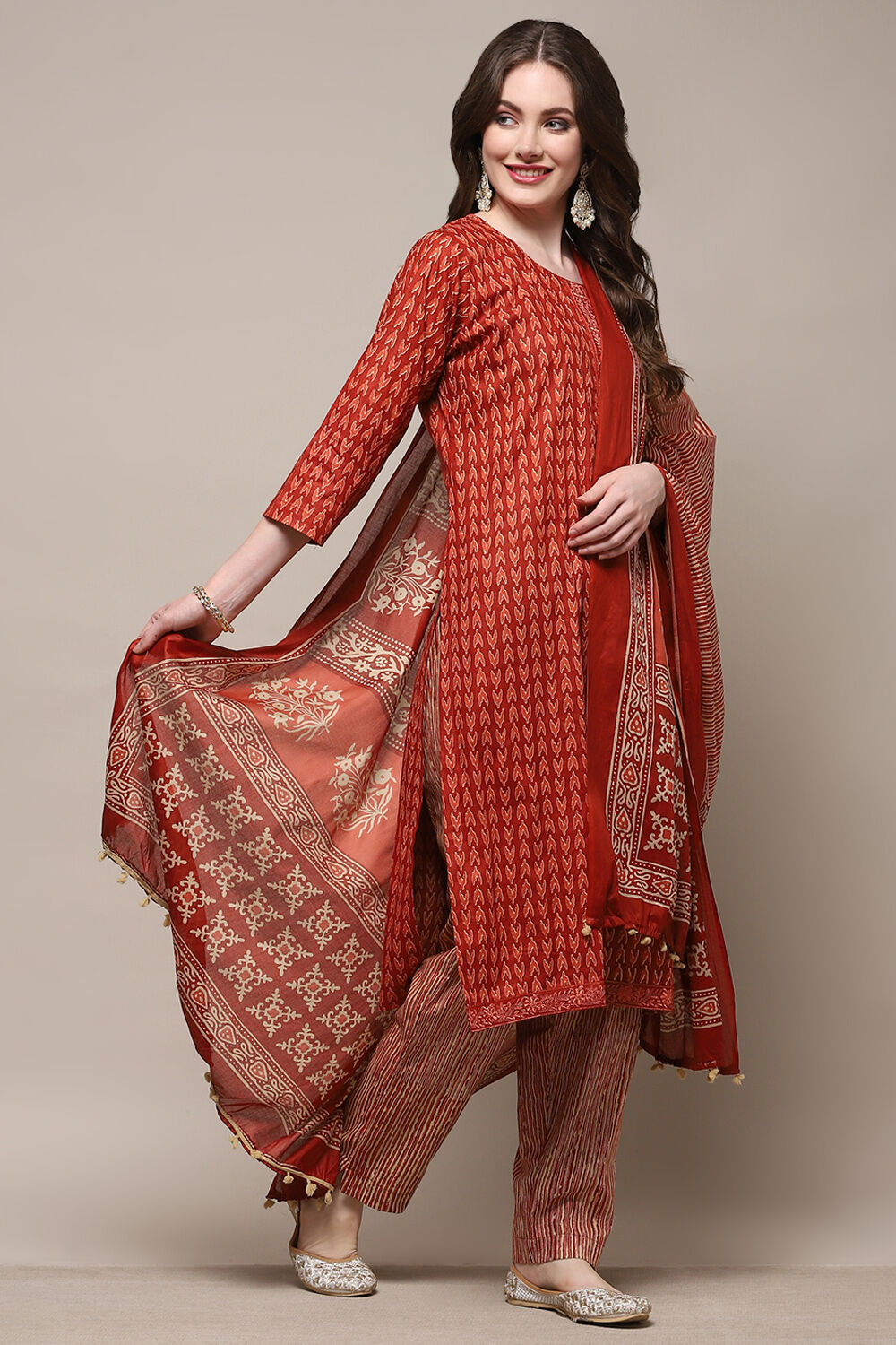 Green Cotton Screen Printed Unstitched Suit Set image number 7