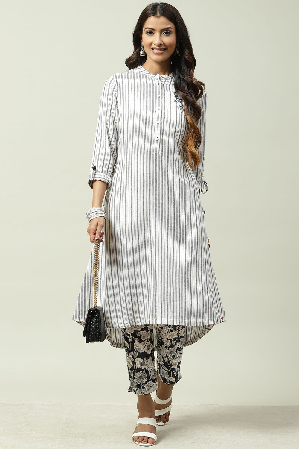 White Blue Cotton Asymmetric Kurta Set image number 6