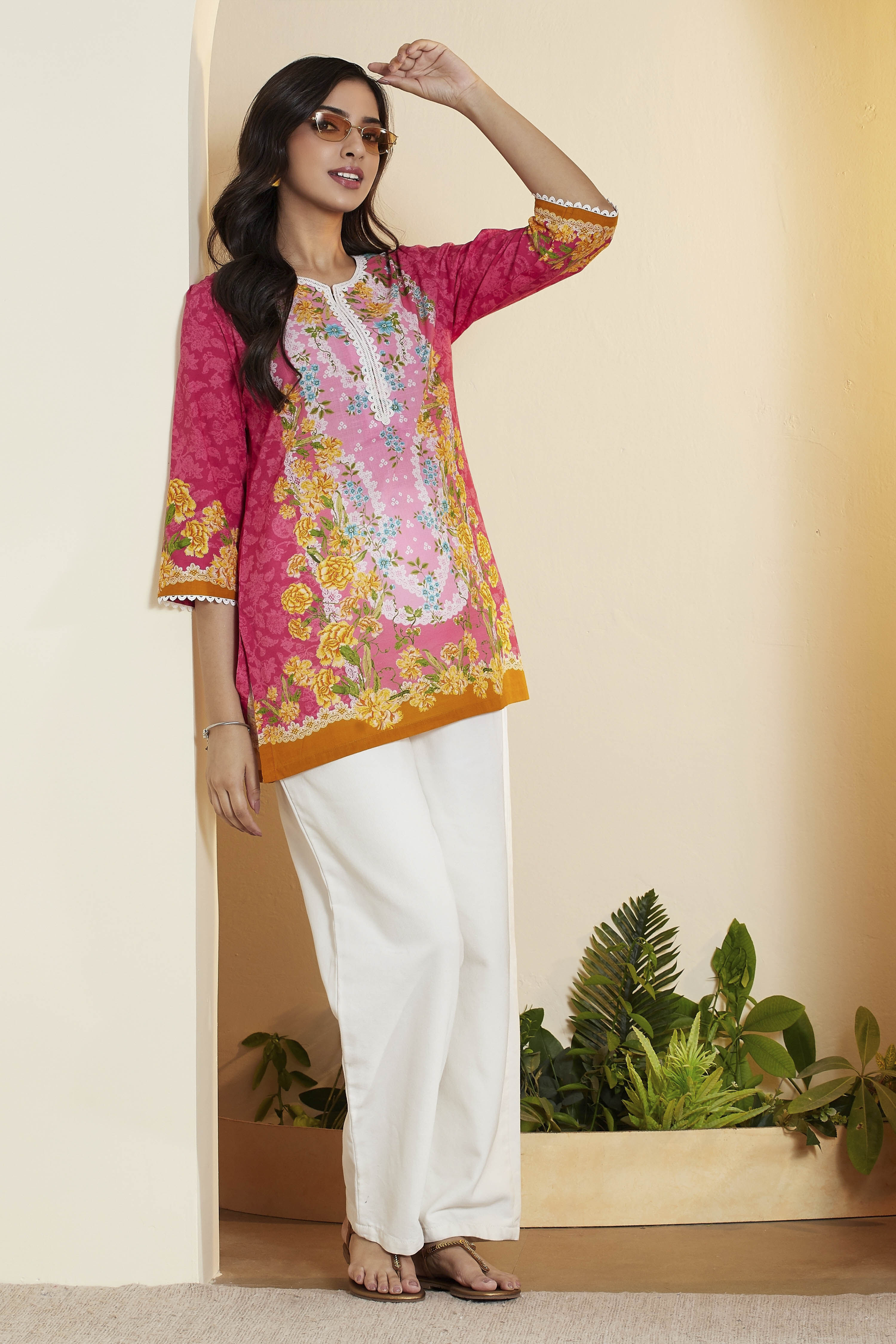 Pink Cotton Floral Printed Straight Kurti image number 0