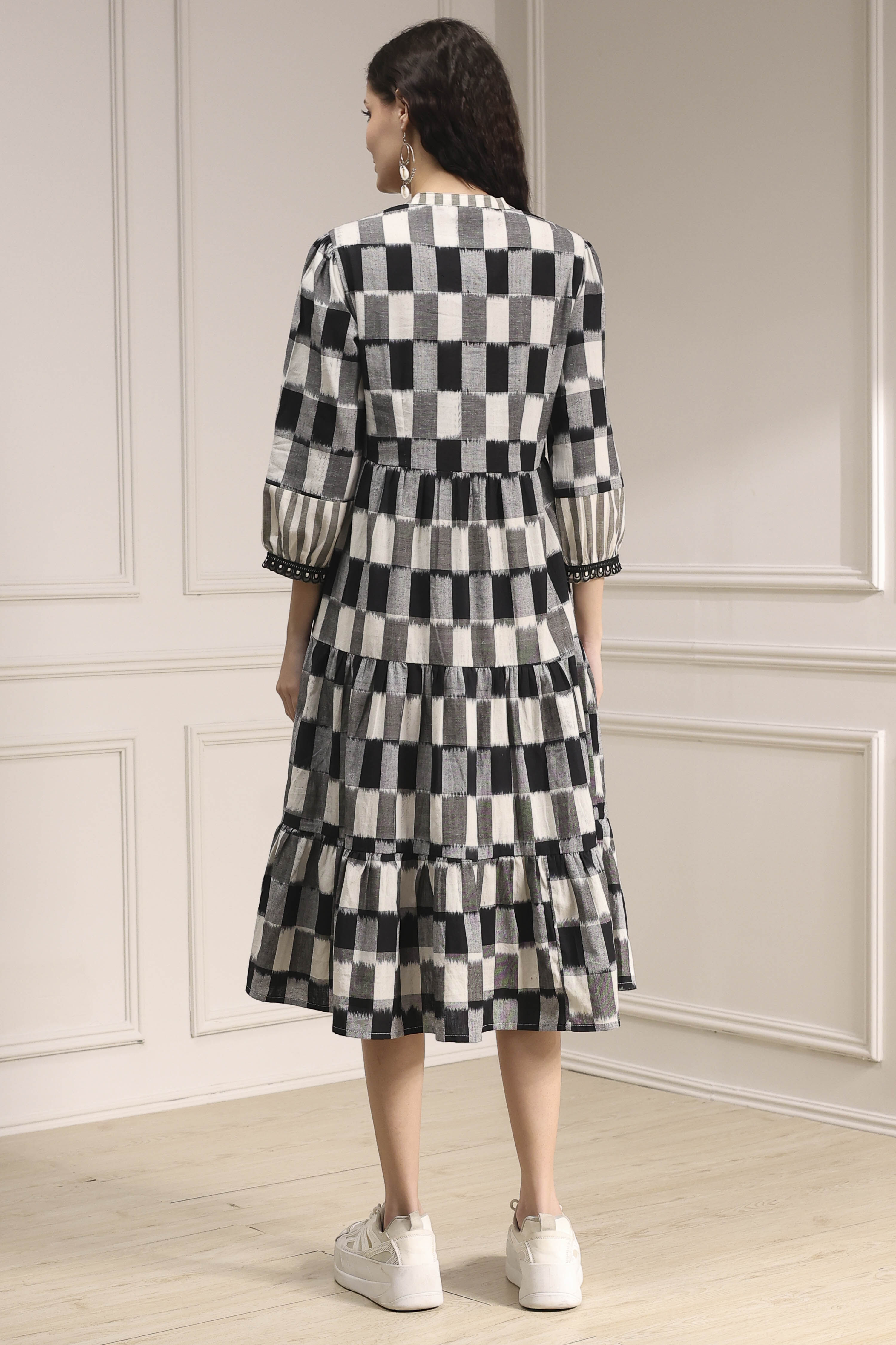 Black and White Cotton Tiered Dress image number 3