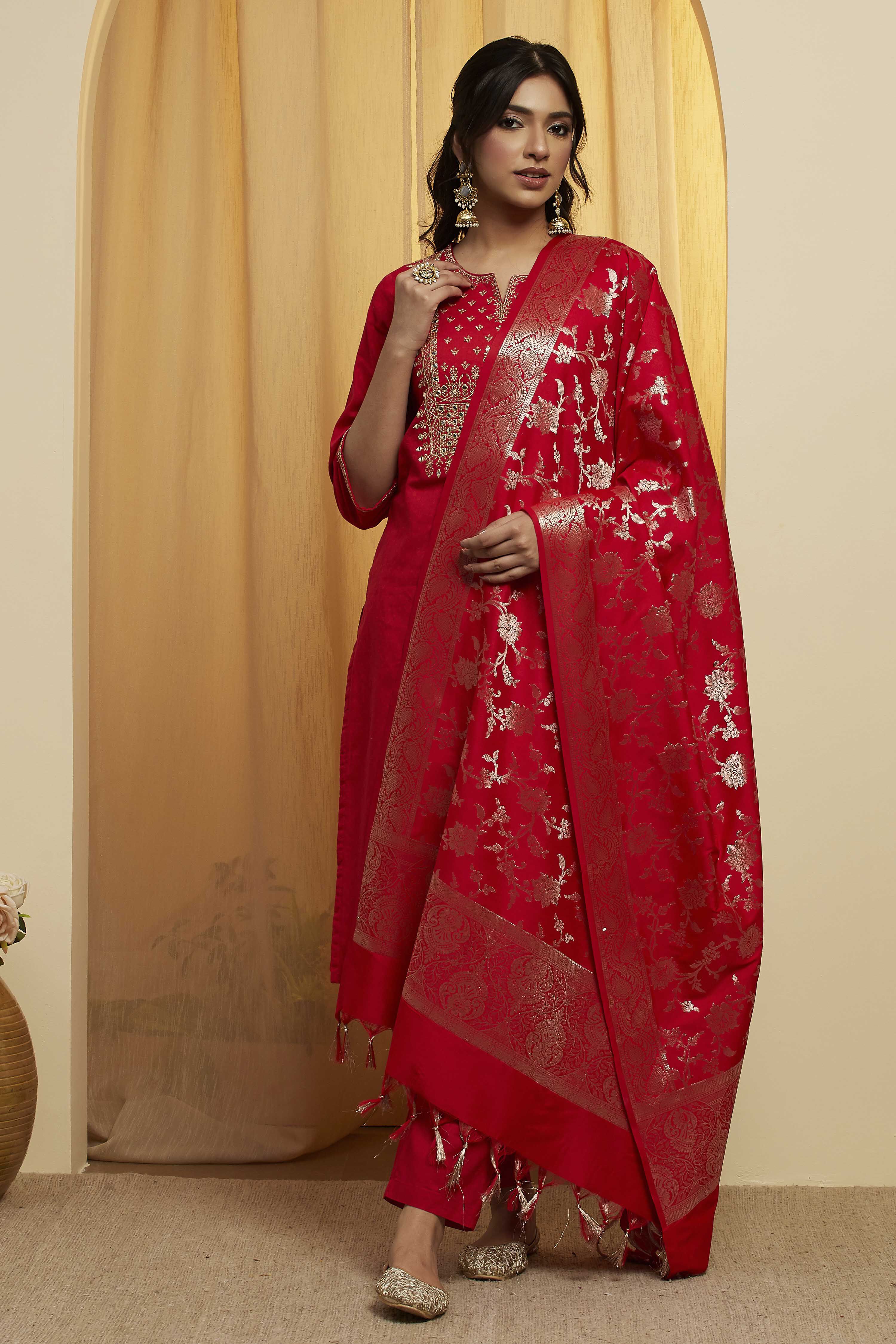 Red Floral Woven Design Dupatta image number 4