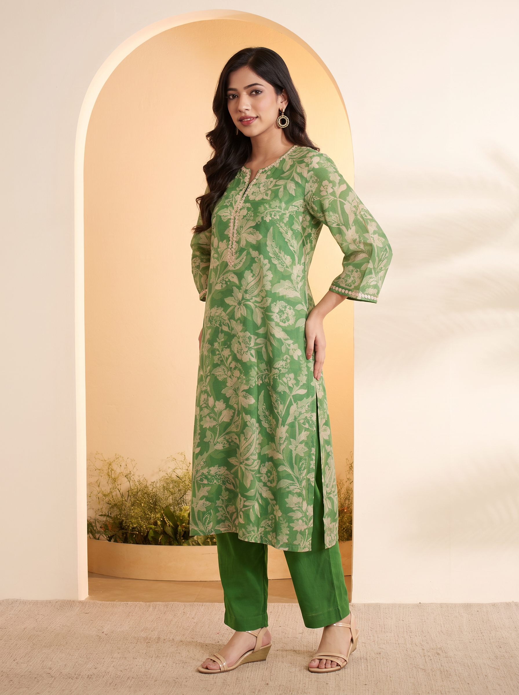 Green Viscose Blend Floral Printed Straight Kurta Set image number 4