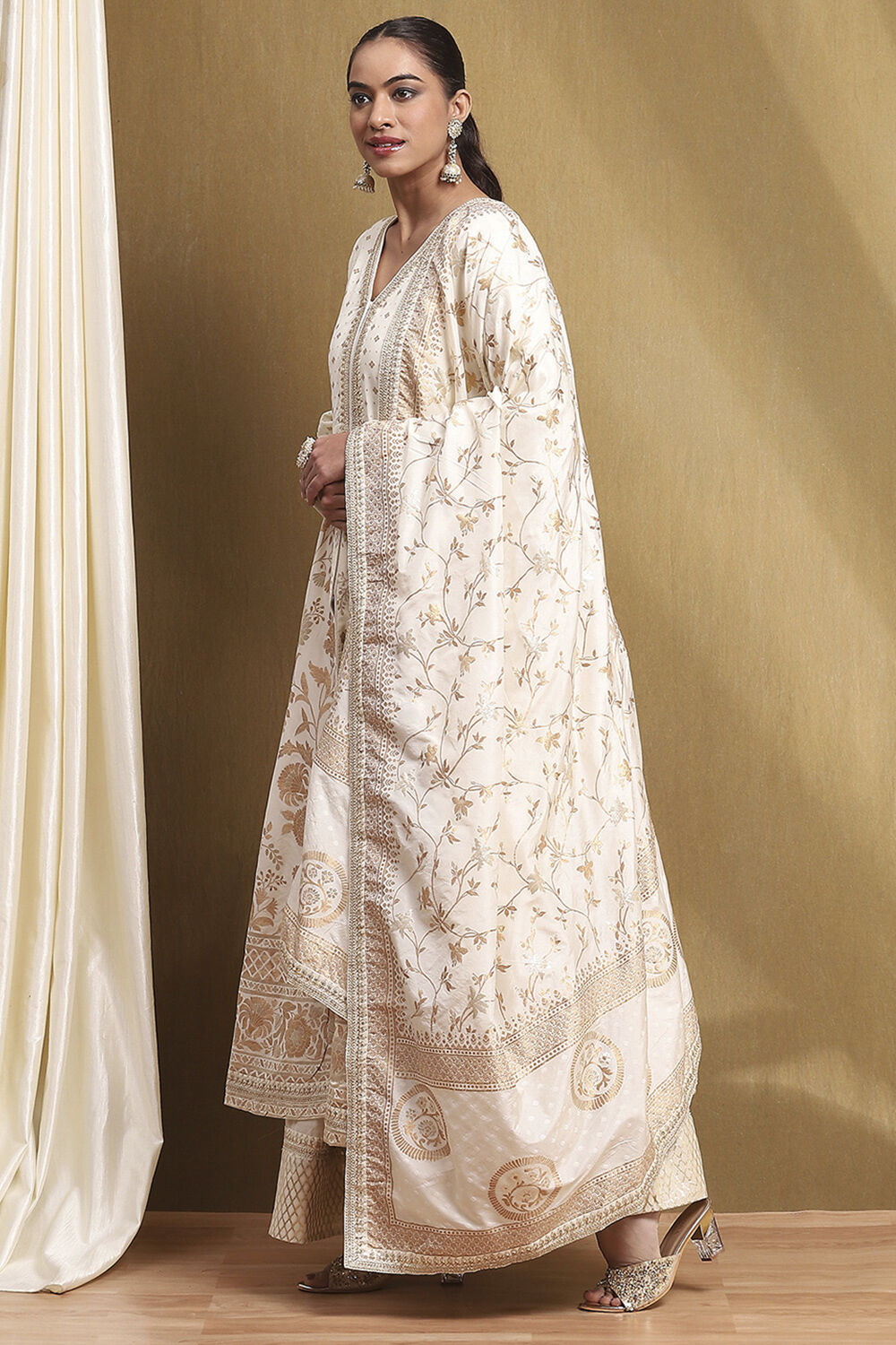 Off-white Brocade Anarkali Suit Set image number 3