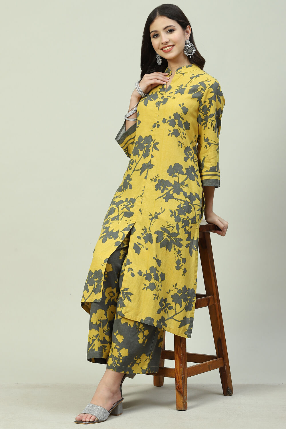 Yellow Grey LIVA Straight Printed Kurta Set image number 6
