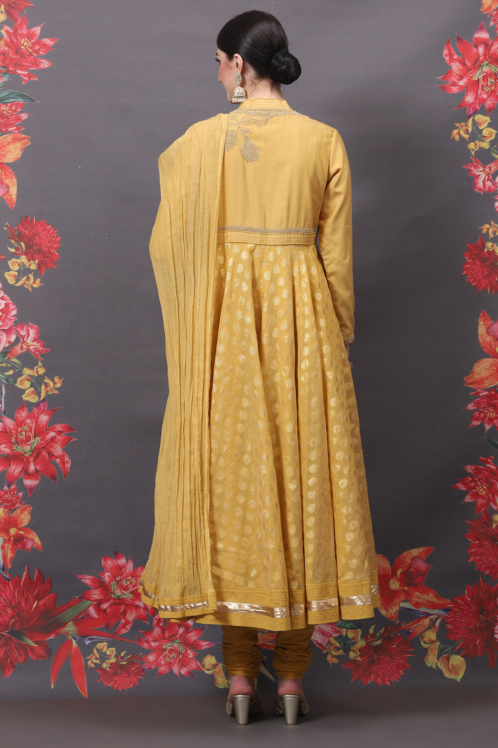 Yellow Cotton Silk Anarkali Yarndyed Suit Set image number 4