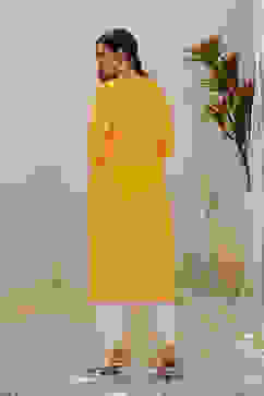 Yellow Rayon Floral Embroidered Straight Kurta image number 3