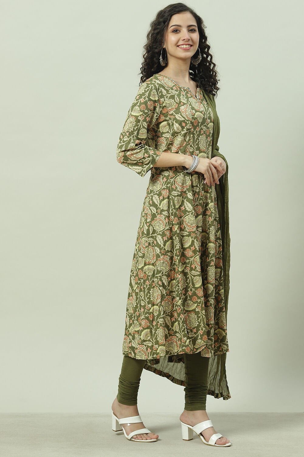Green Cotton Kalidar Kurta Churidar Suit Set image number 6