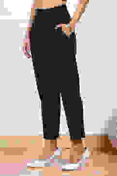 Black Solid Tapered Fit Pants image number 2