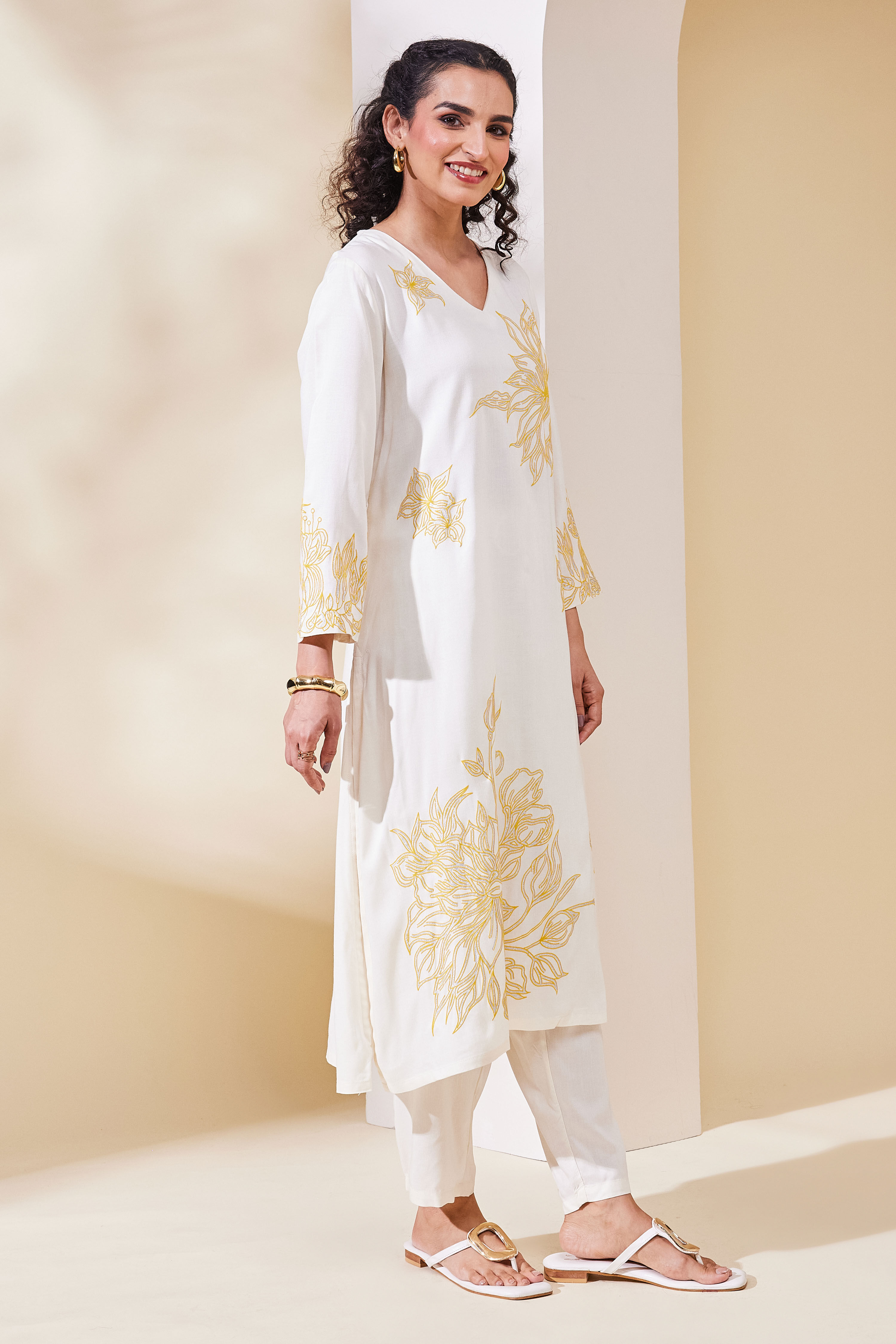 Off White Viscose Rayon Straight Kurta Pants Set image number 5