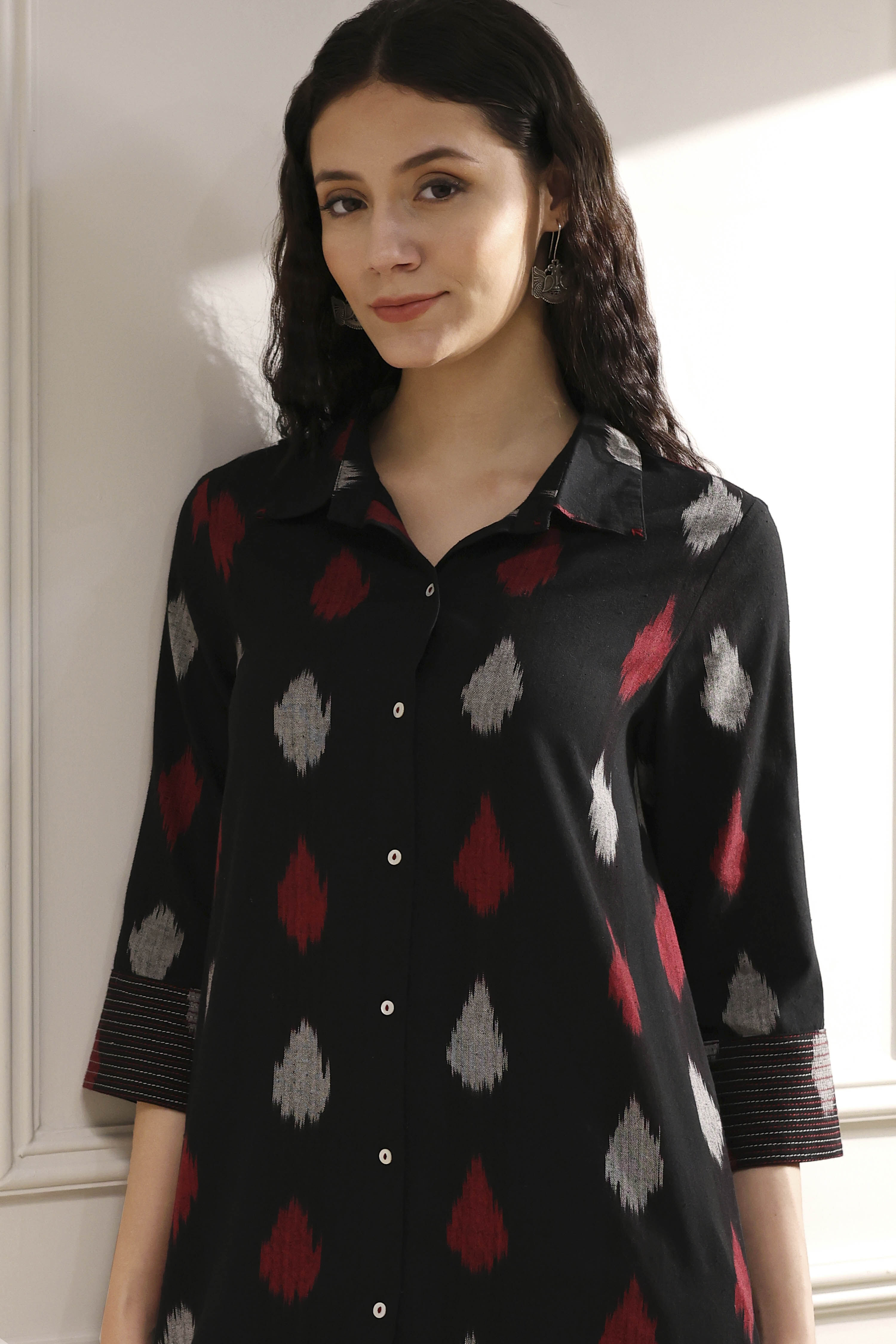 Black Cotton Straight Yarndyed Short Kurta image number 1