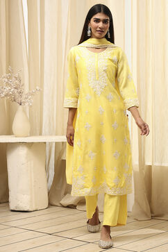 Yellow Cotton Silk Embroidered Straight Suit Set image number 6