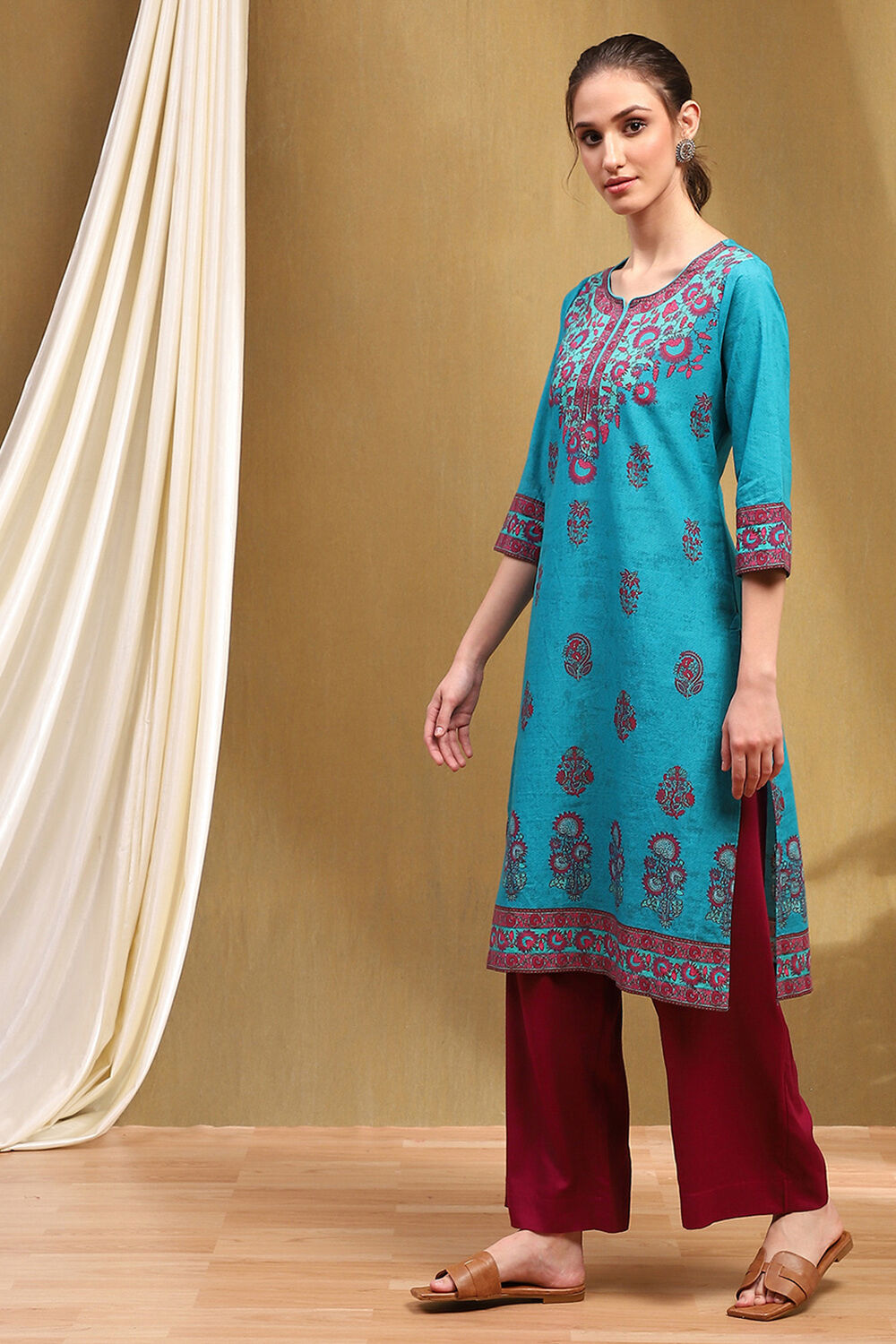 Red Cotton Printed Straight Kurta image number 2