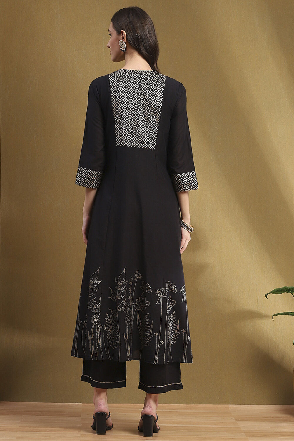 Black Cotton Printed Festive A-Line Suit Set image number 4
