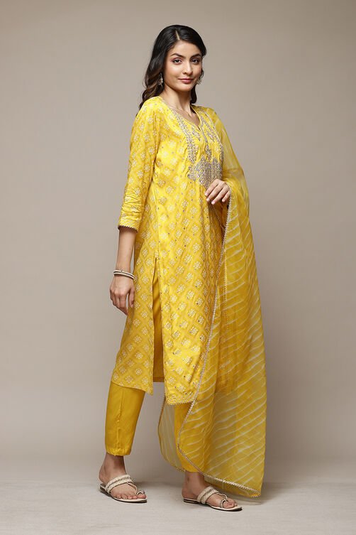 Yellow Viscose Straight Kurta Pants Suit Set image number 6