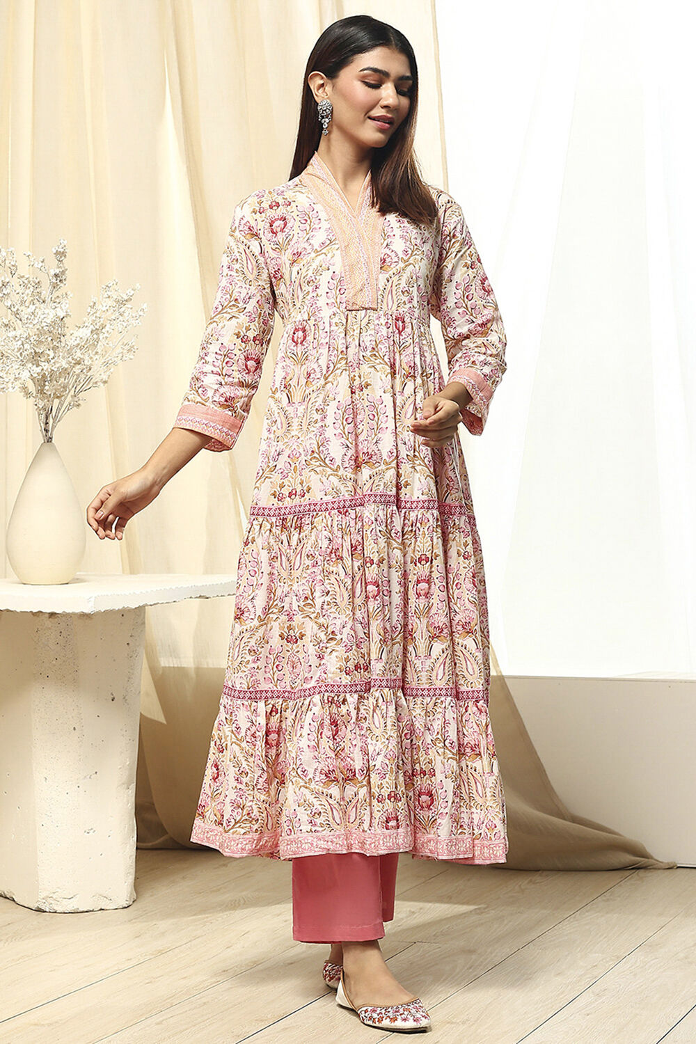 Pink and Off-White Cotton Printed Gathered Kurta Set image number 5