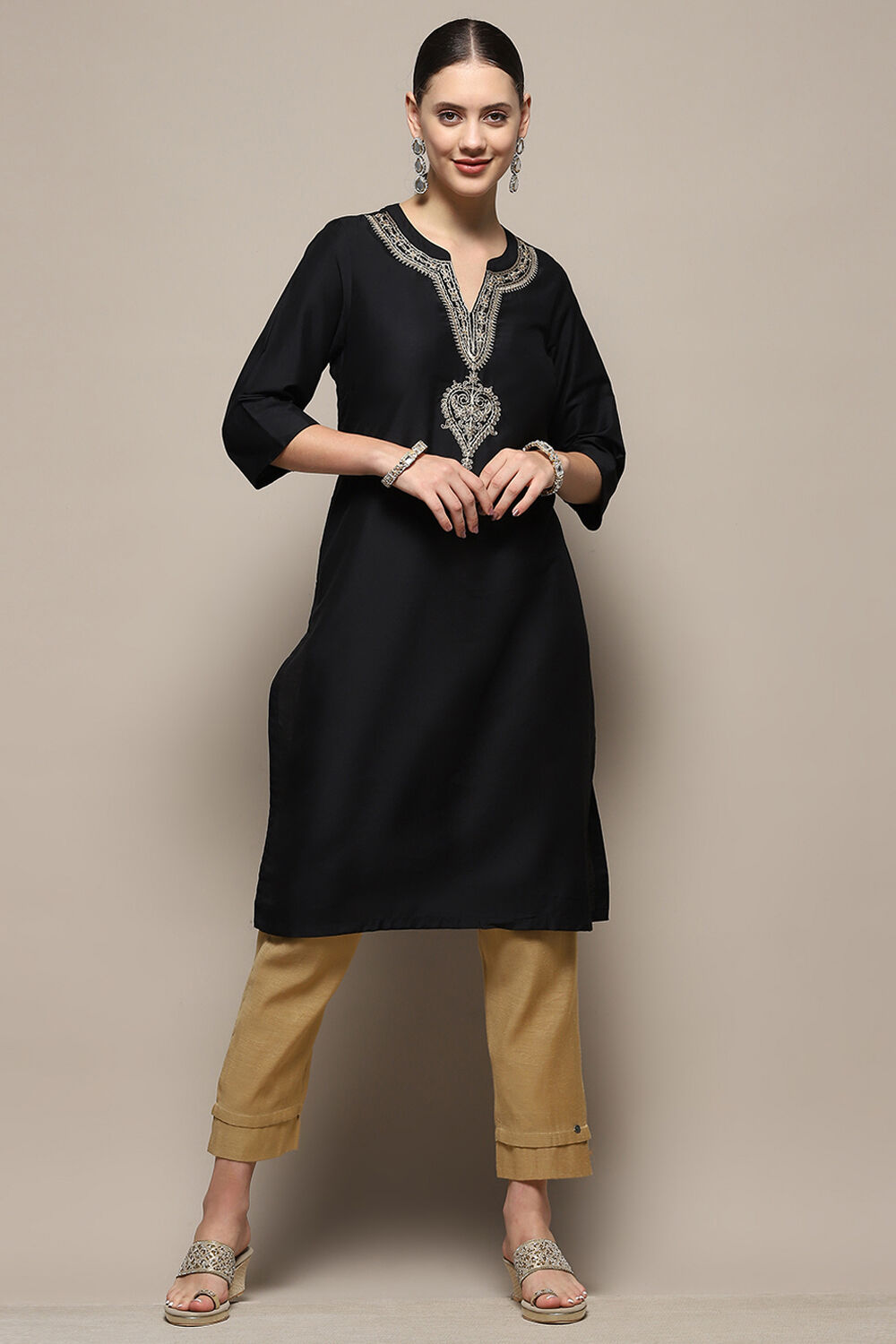 Black Embroidered Regular Fit Straight Kurta image number 6