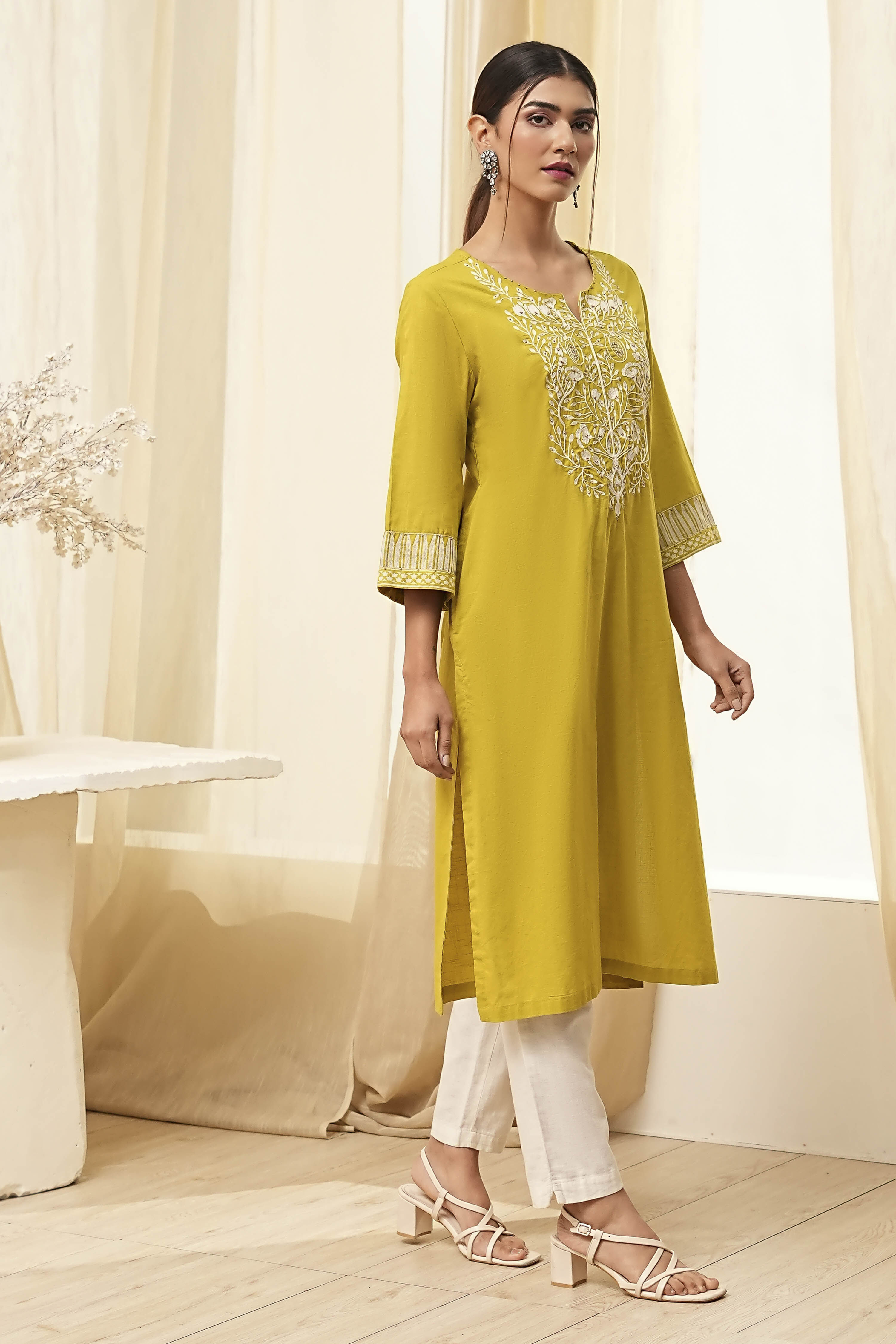 Black Pure Cotton Embroidered Straight Kurta image number 4