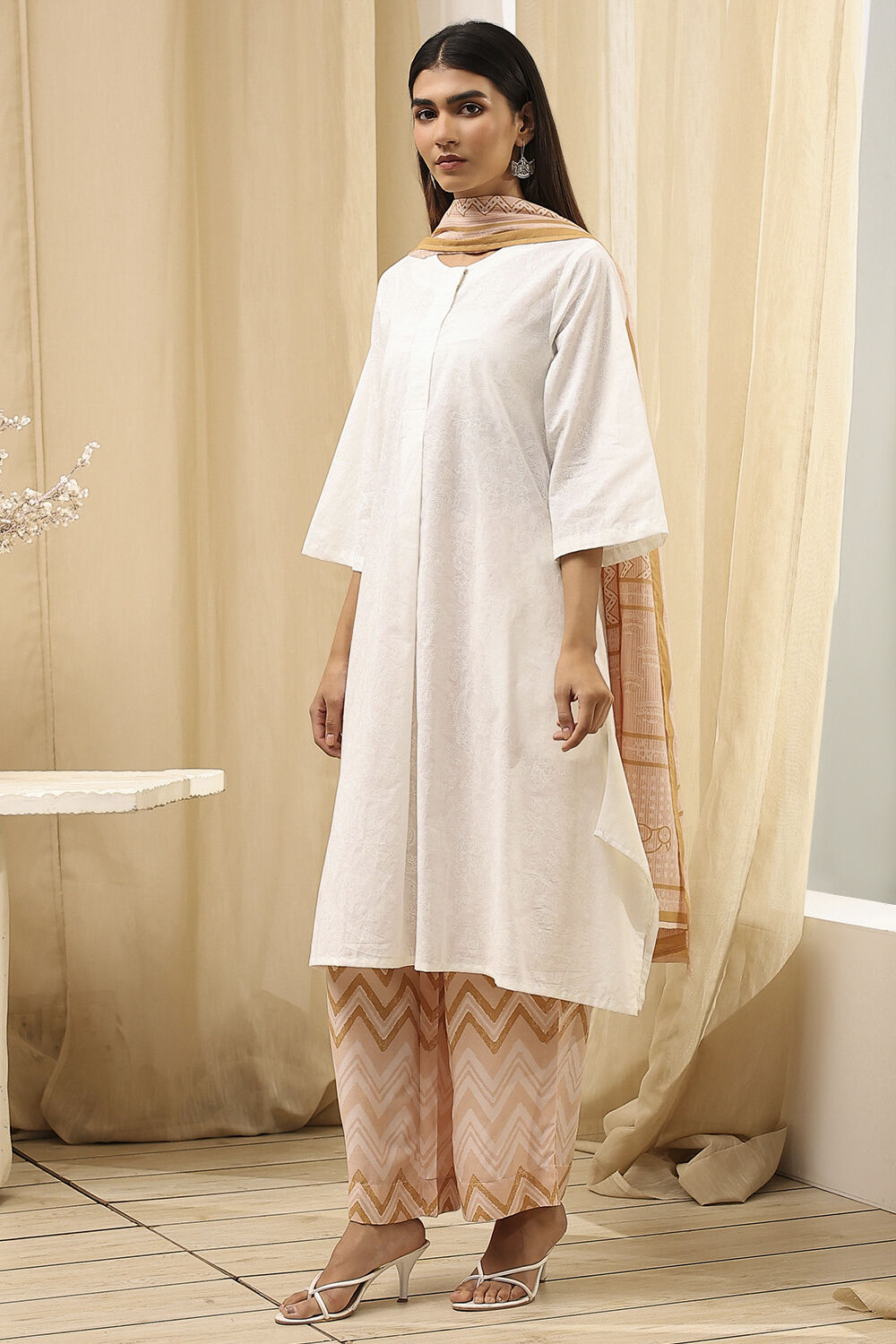 Blue and White Cotton Straight Suit Set image number 3