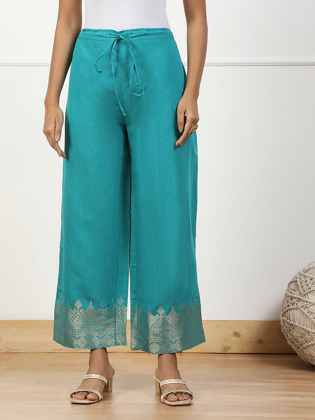Blue Jacquard Solid Straight Palazzo Pants image number 4