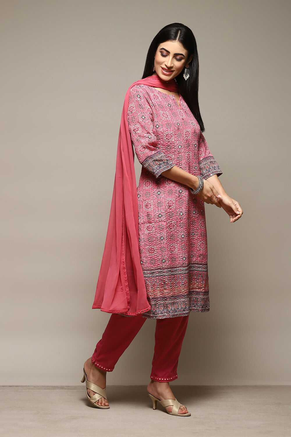 Pink Printed Straight Kurta & Pants Suit Set image number 6