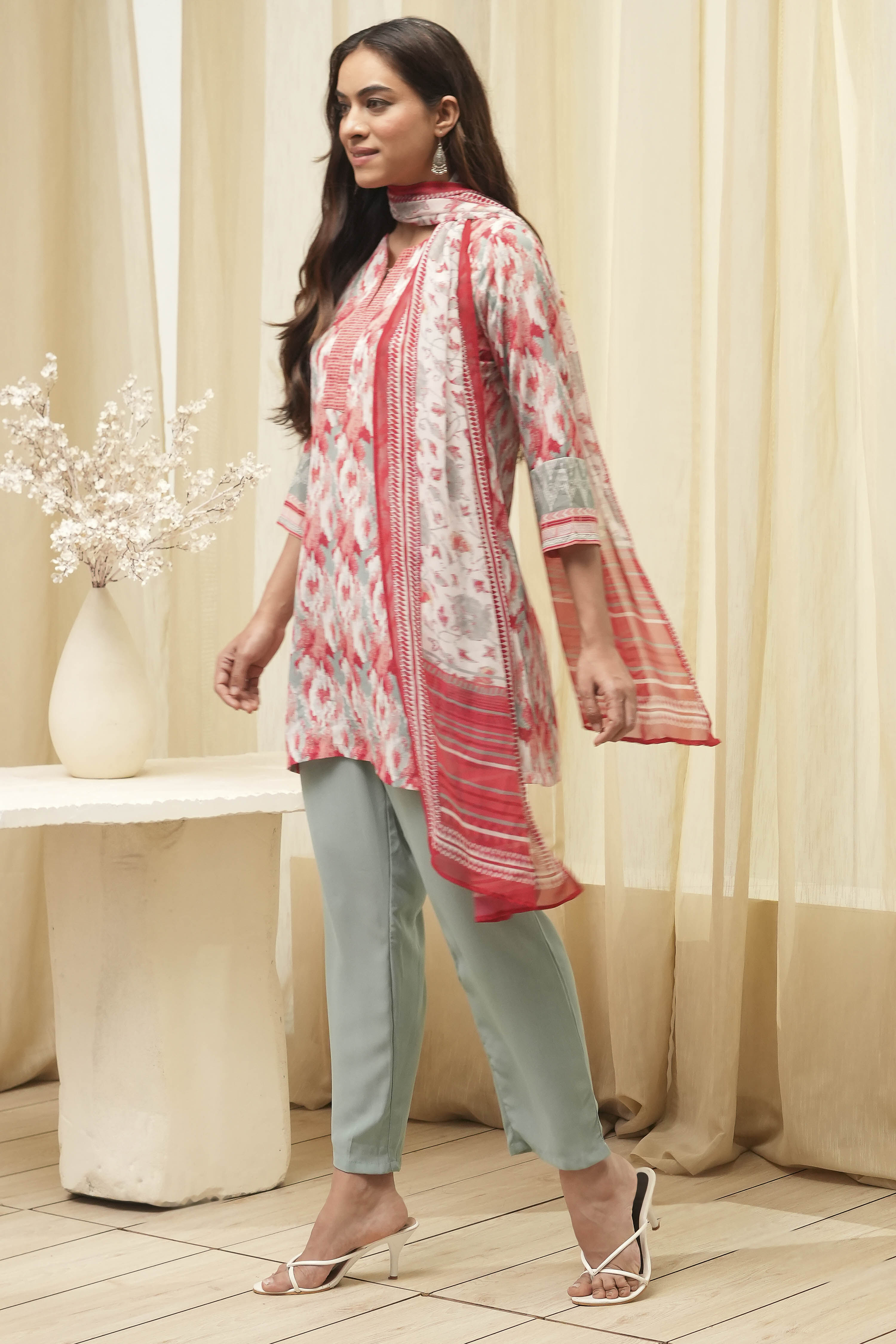 Off White Art Silk Straight Kurta Pant Suit Set image number 3