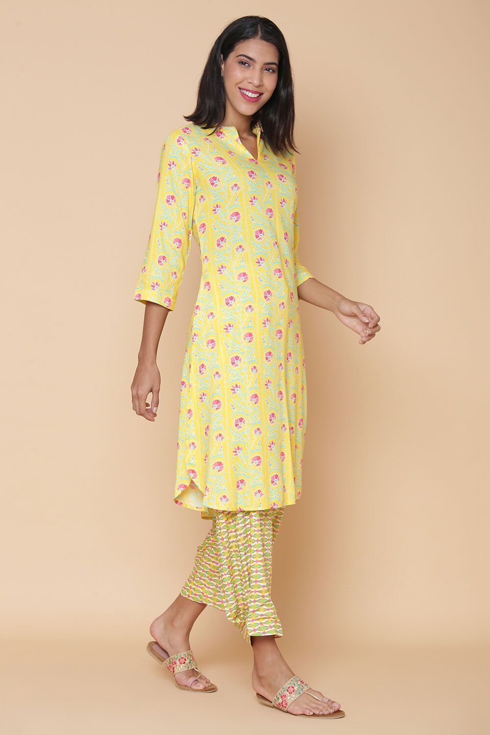 Cream Rayon Straight Kurta Pants Set image number 3