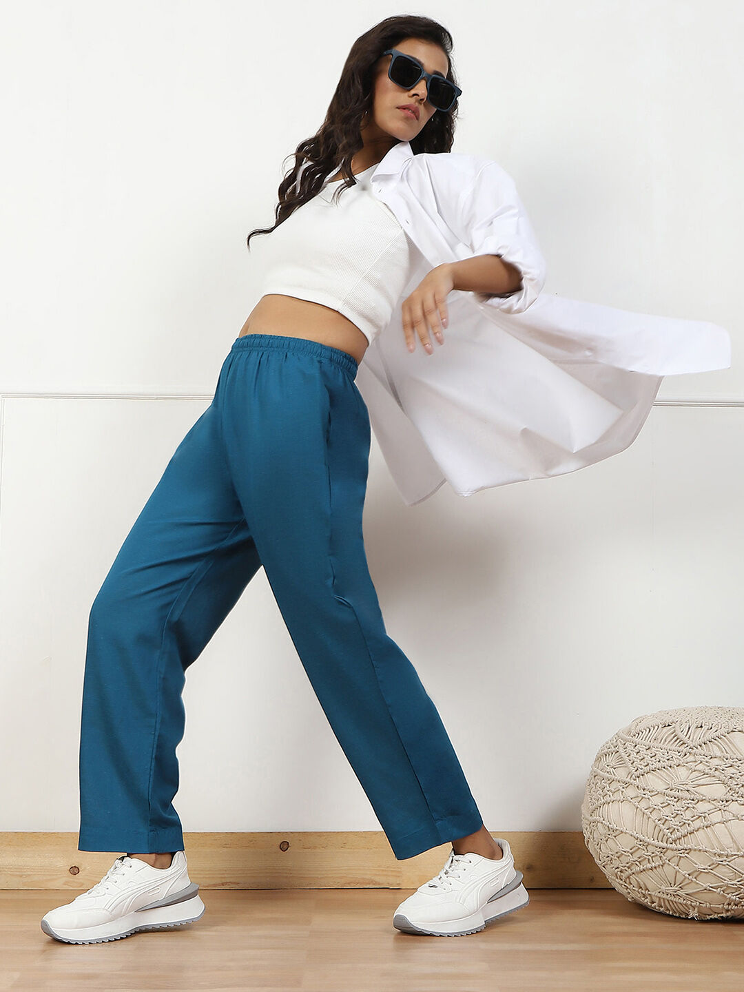 Beige Solid Mid-Rise Regular Pants image number 0