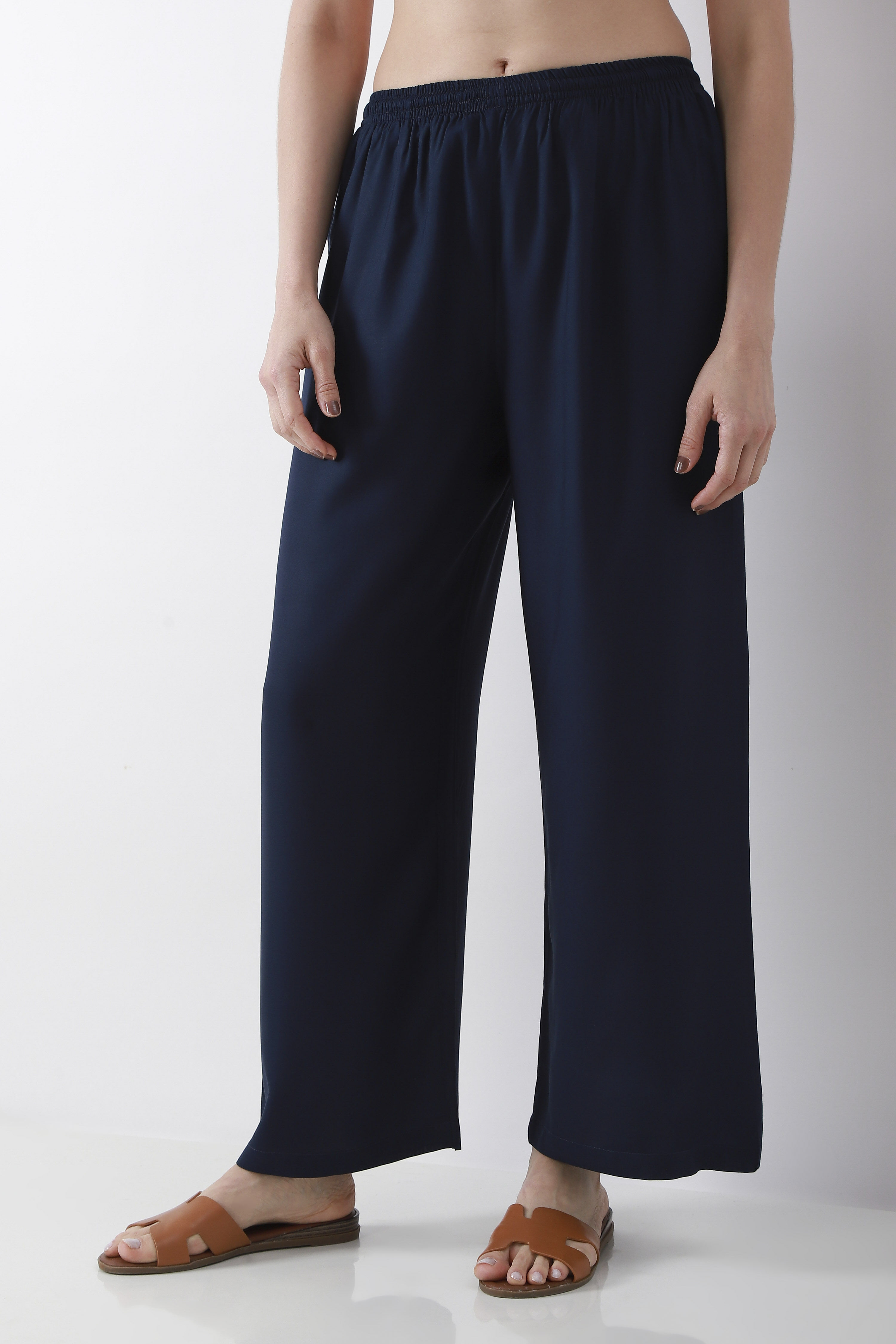 Green Solid Straight Palazzos image number 4