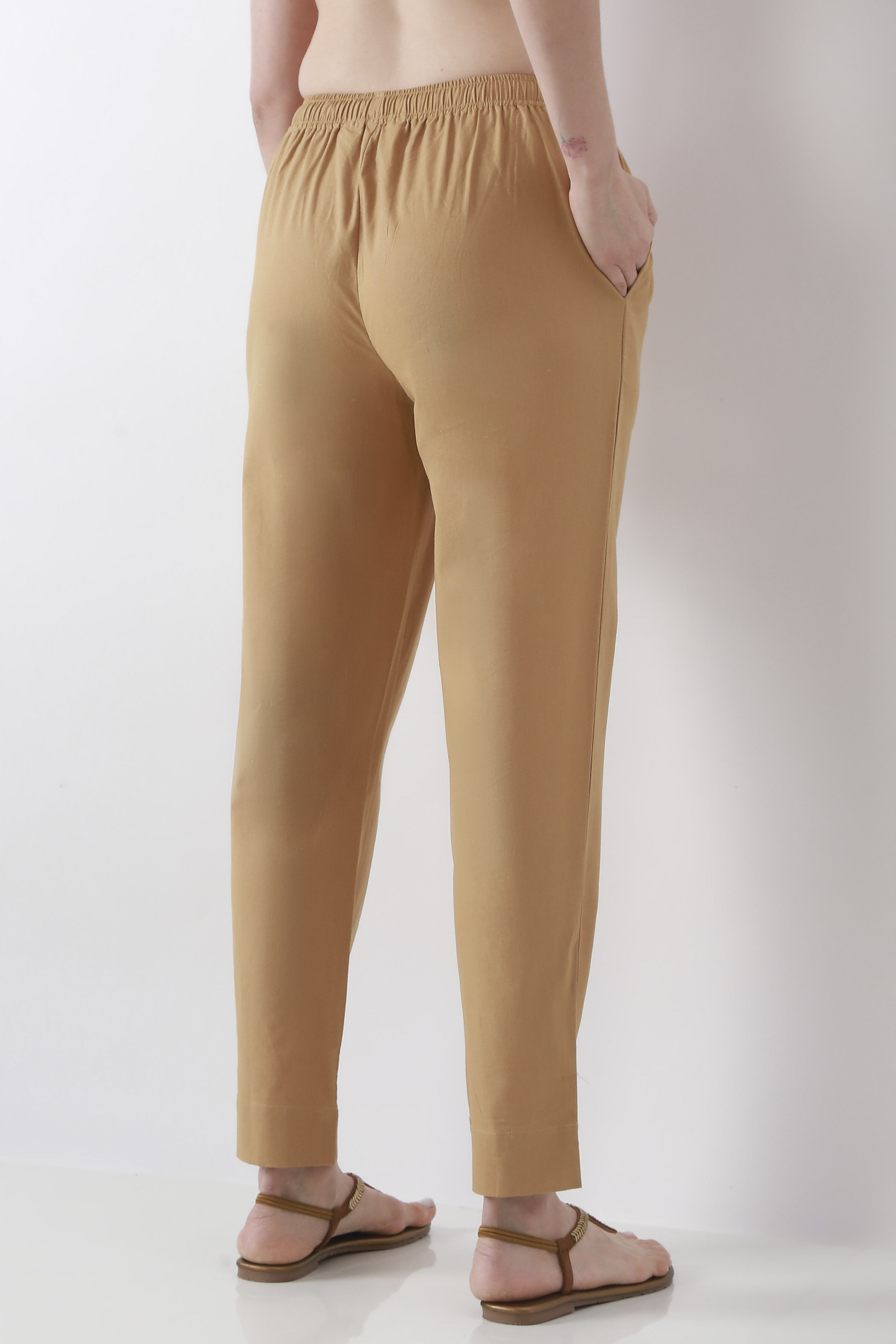 Gold-Toned Cotton Solid Fitted Pants image number 5