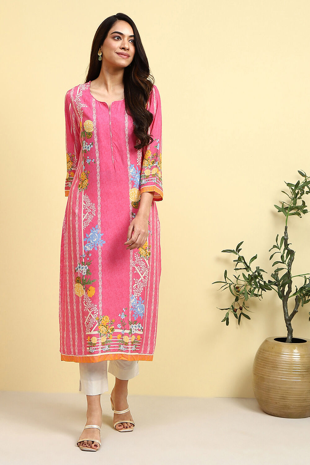 Purple Floral Printed Regular Fit Straight Kurta image number 5