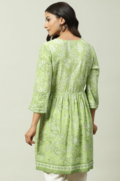 Green Cotton Flared Printed Kurti image number 4