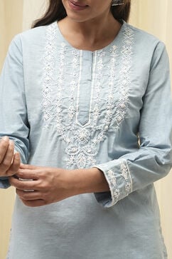 Blue Cotton Embroidered Straight Short Kurta image number 1