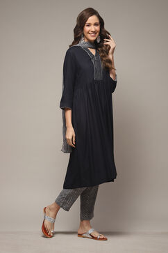 Black Rayon Gathered Kurta Pant Suit Set image number 4